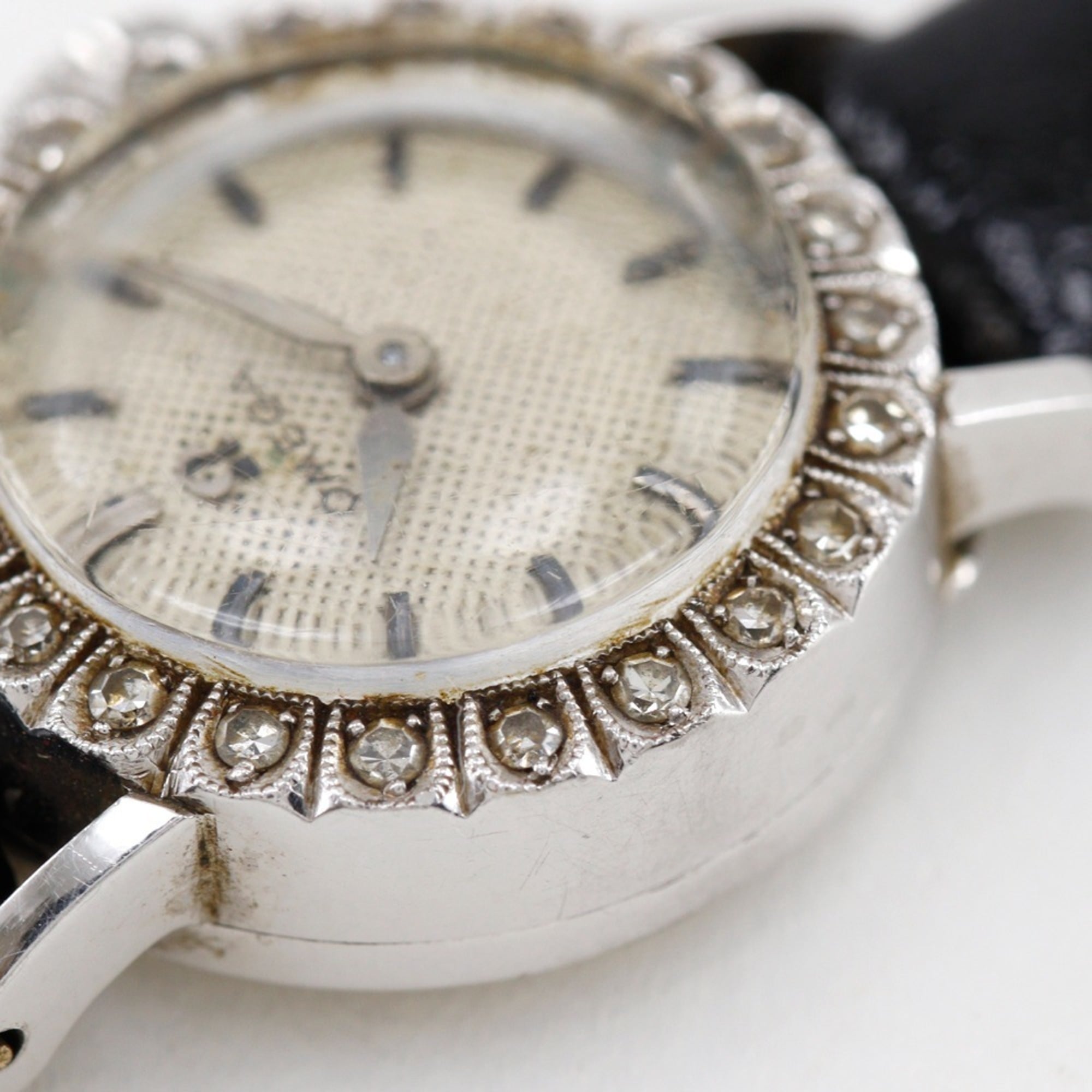 OMEGA-Antik-Uhr, Kal. 481, Platin, Diamanten, geprägtes Leder, Handaufzug, analoge Anzeige, Weiß Zifferblatt, Damenuhr