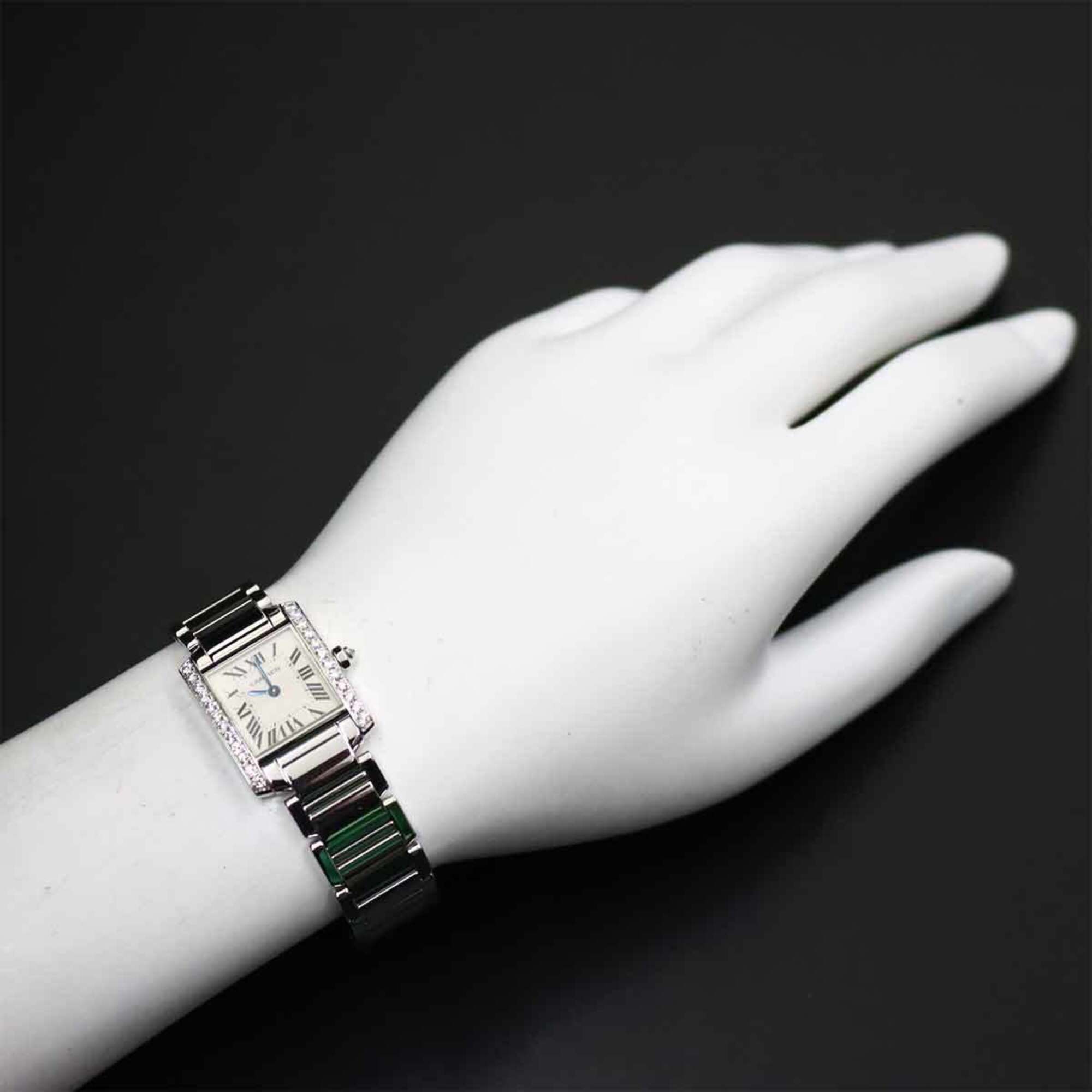 Cartier Tank Française SM WE1002S3 dameshorloge, diamanten lunette, ivoorkleurig, 18-karaats witgoud, quartz.