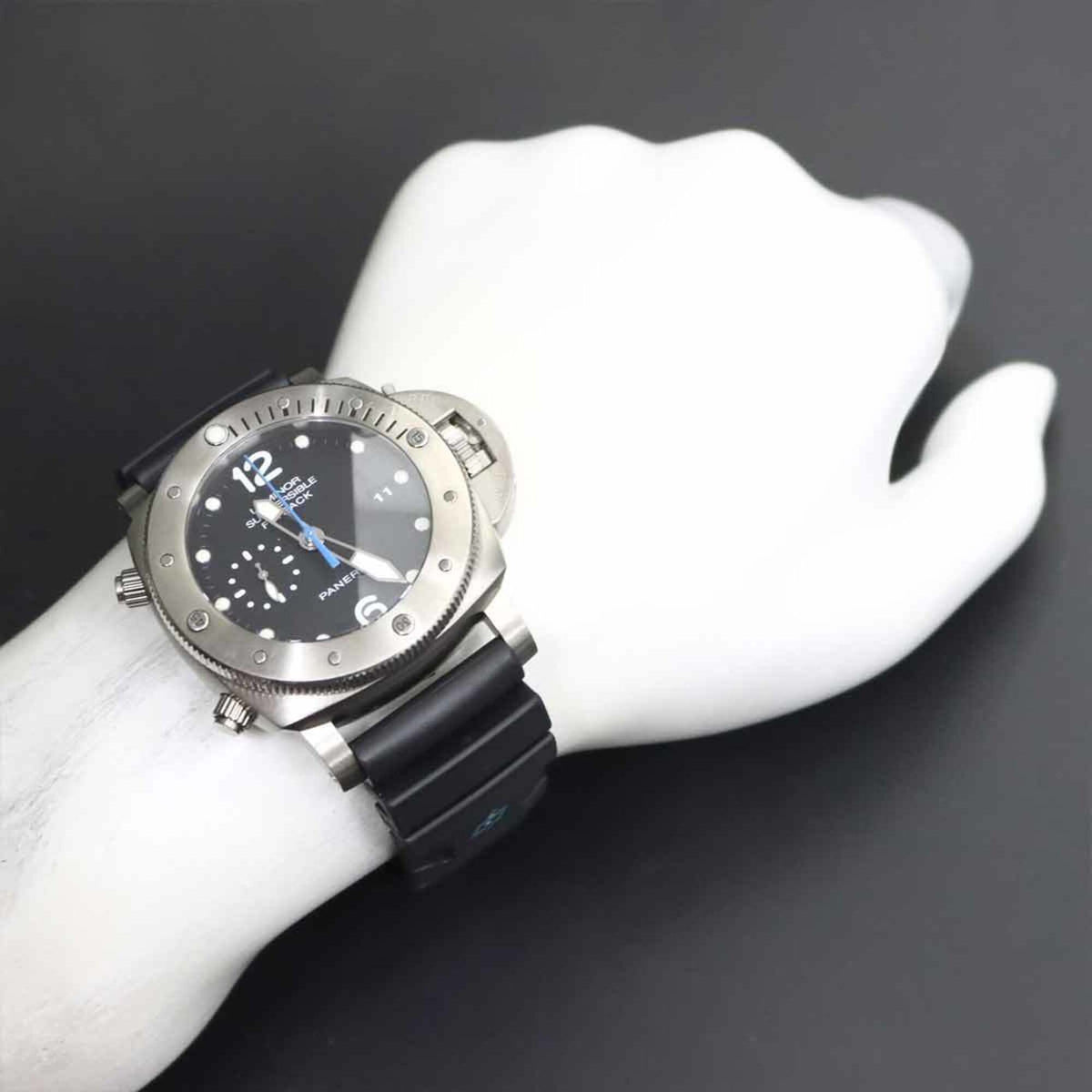 Panerai Luminor 1950 Submersible 3 Days Titanio PAM02305 Schwarz Zifferblatt 46 mm Uhr