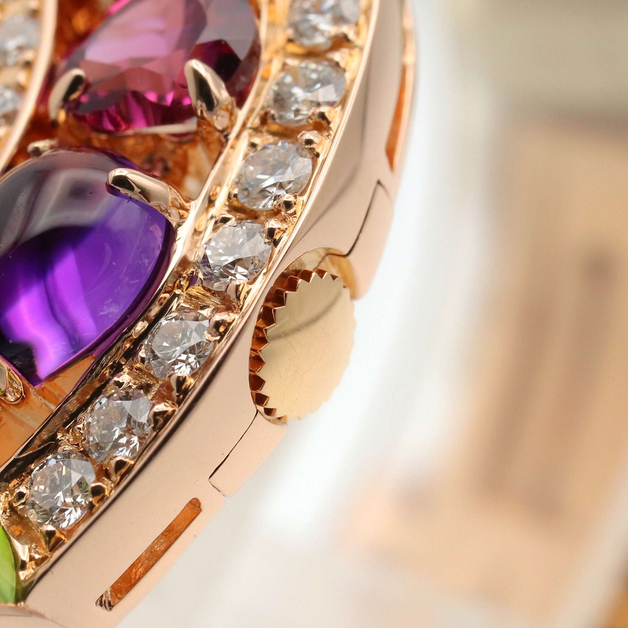Montre Bulgari BVLGARI Astrale Cerchi avec diamants et pierres de couleur, or Rose 18 carats (PG), diamants, bracelet en cuir, pour femme, Blanc, boîtier Blanc, AEP36G