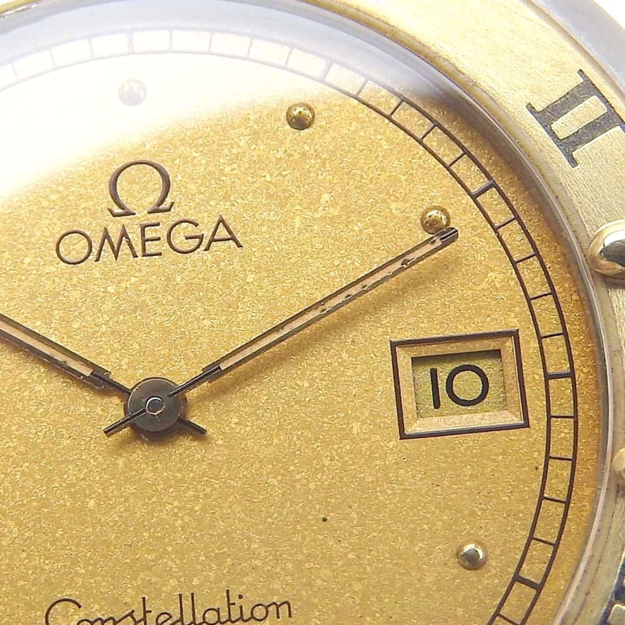 OMEGA Constellation Damenuhr, Edelstahl und Leder, QuarzUhrwerk, analoge Anzeige, goldenes Zifferblatt