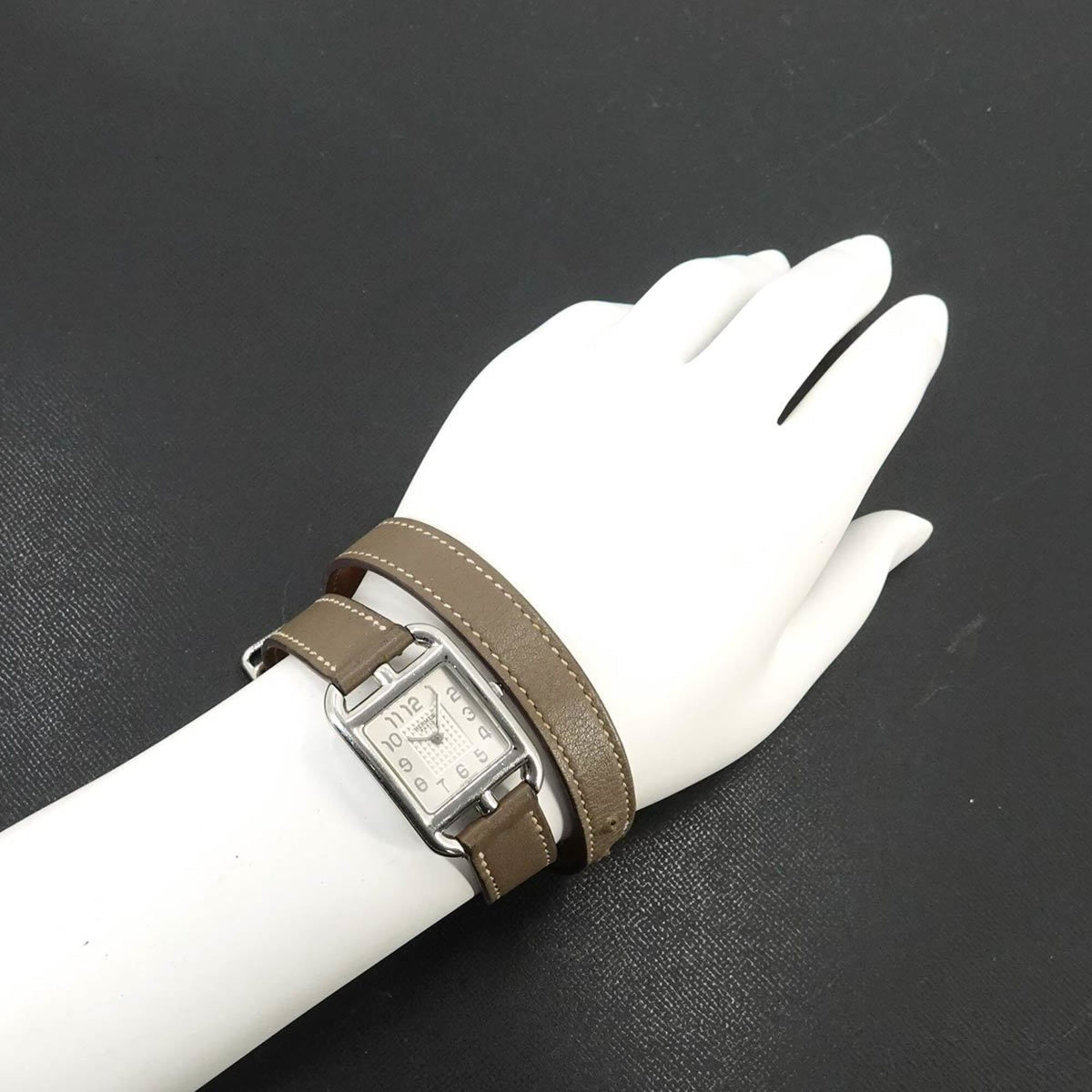 Montre Hermès Cape Cod Double Tour CC1, cadran argenté, 23 mm