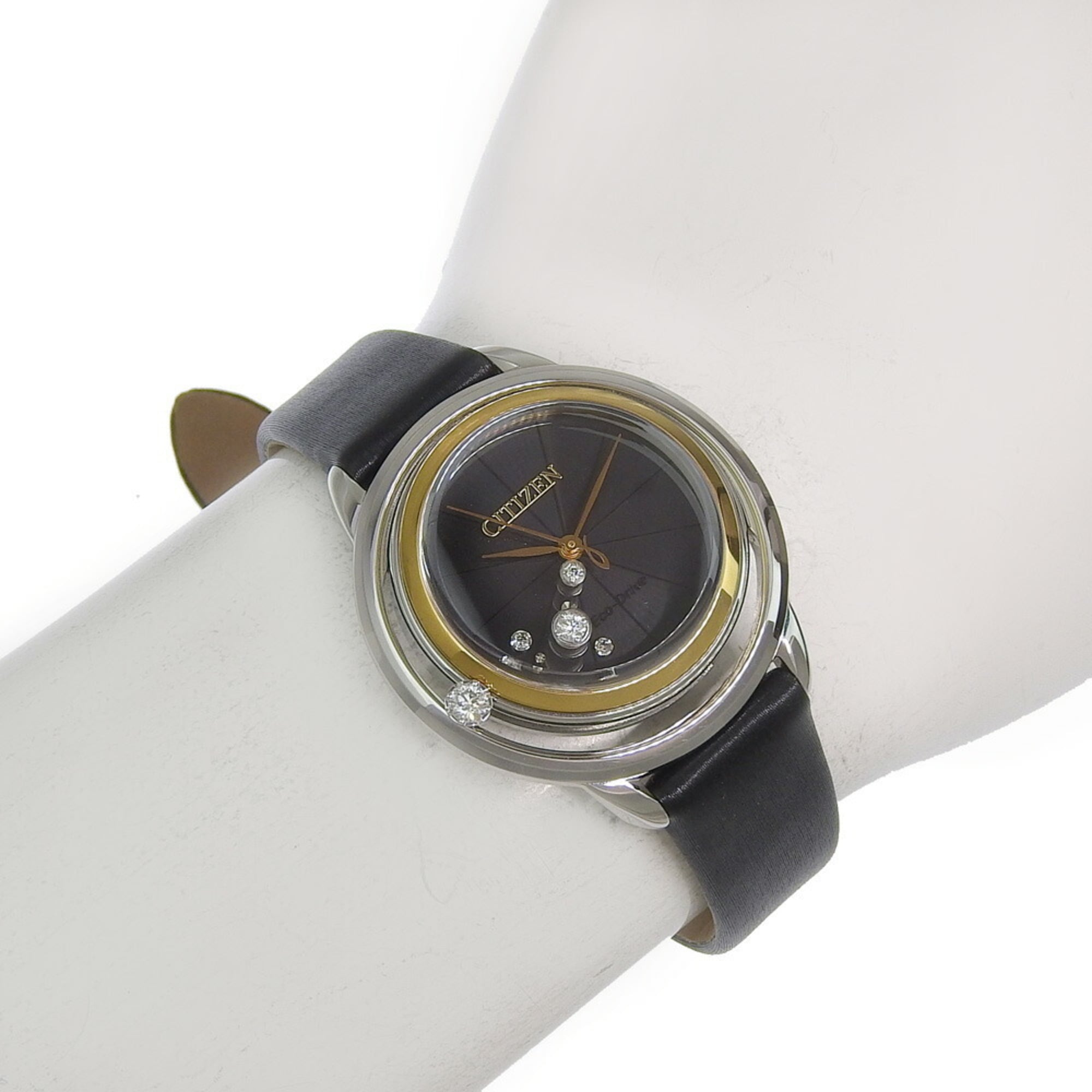 Citizen B036 S112052 Damenuhr, Schwarz Zifferblatt, 3 Zeiger, 5 Diamanten, Edelstahl, Lederarmband, Eco-Drive, ca. 32 mm