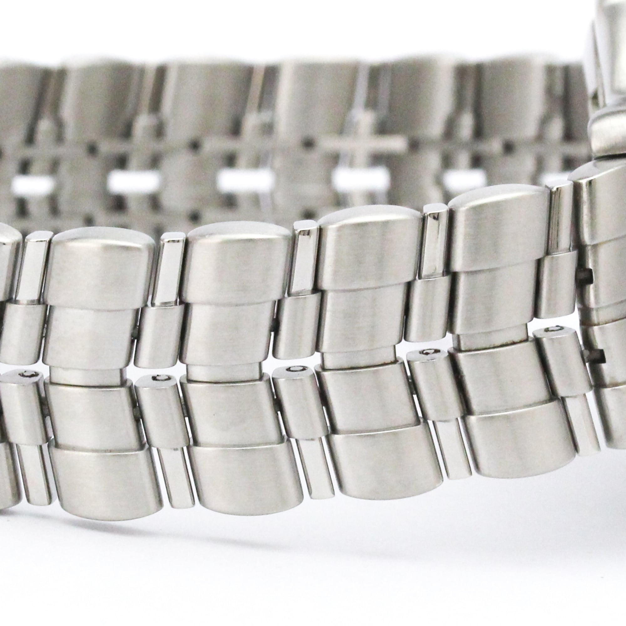 TAG Heuer 6000 Series WH5111 Silver Dial 39mm Watch