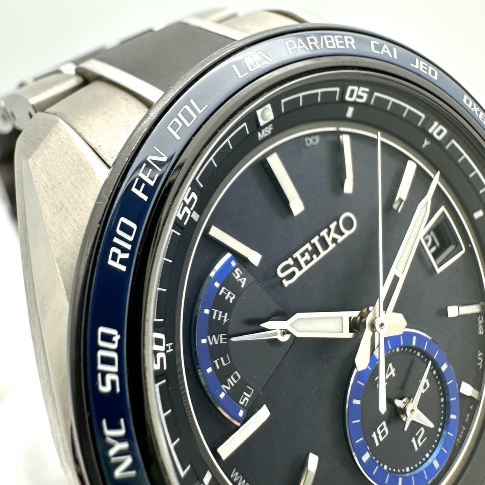 Seiko Brightz SAGA261/8B63-0AN0 Herrenuhr, Wochentag Datum, Solarbetrieb, funkgesteuert, Titan, Schwarz und marineblau
