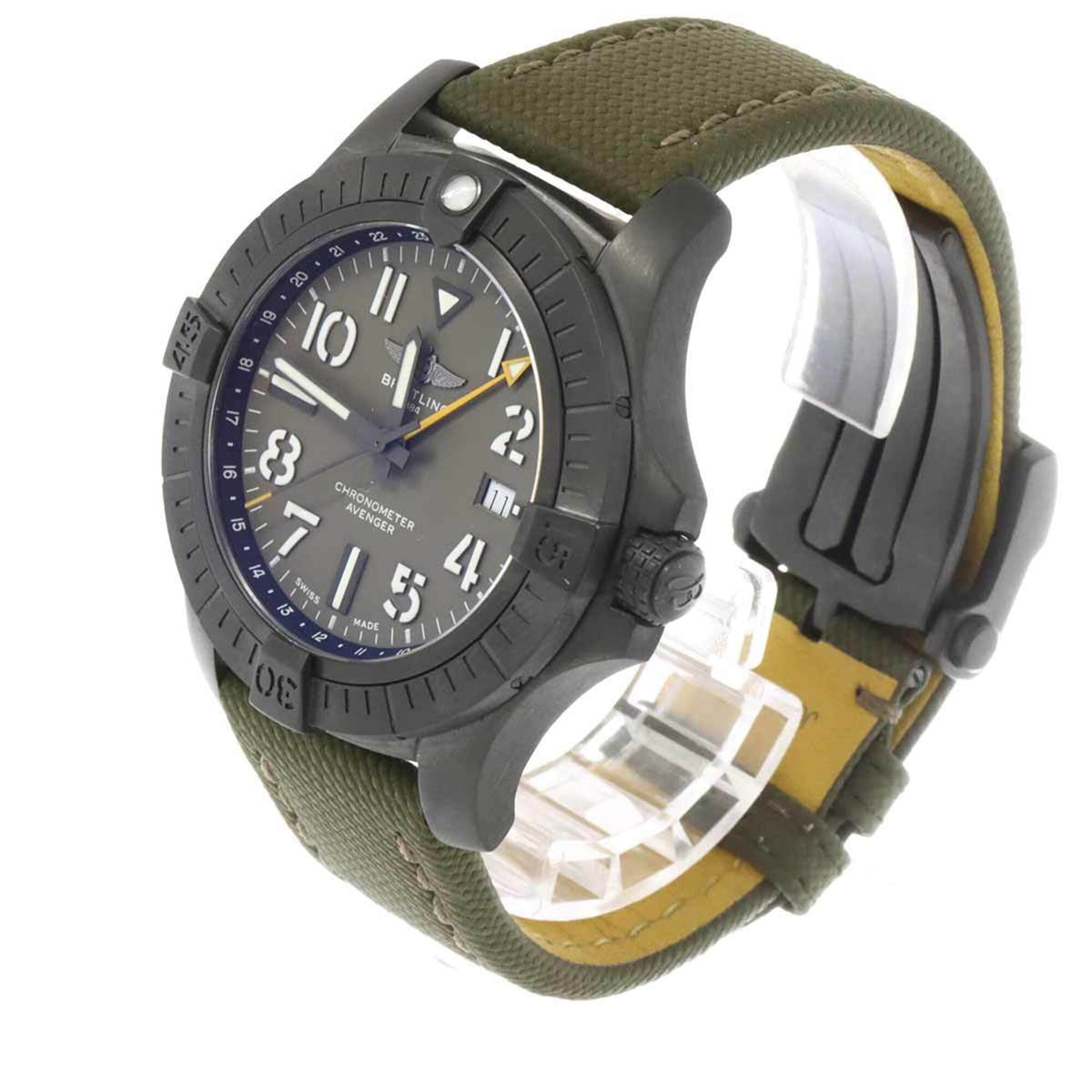 Breitling Avenger GMT 45 Night Mission V32395 Khaki Zifferblatt 44 mm Uhr