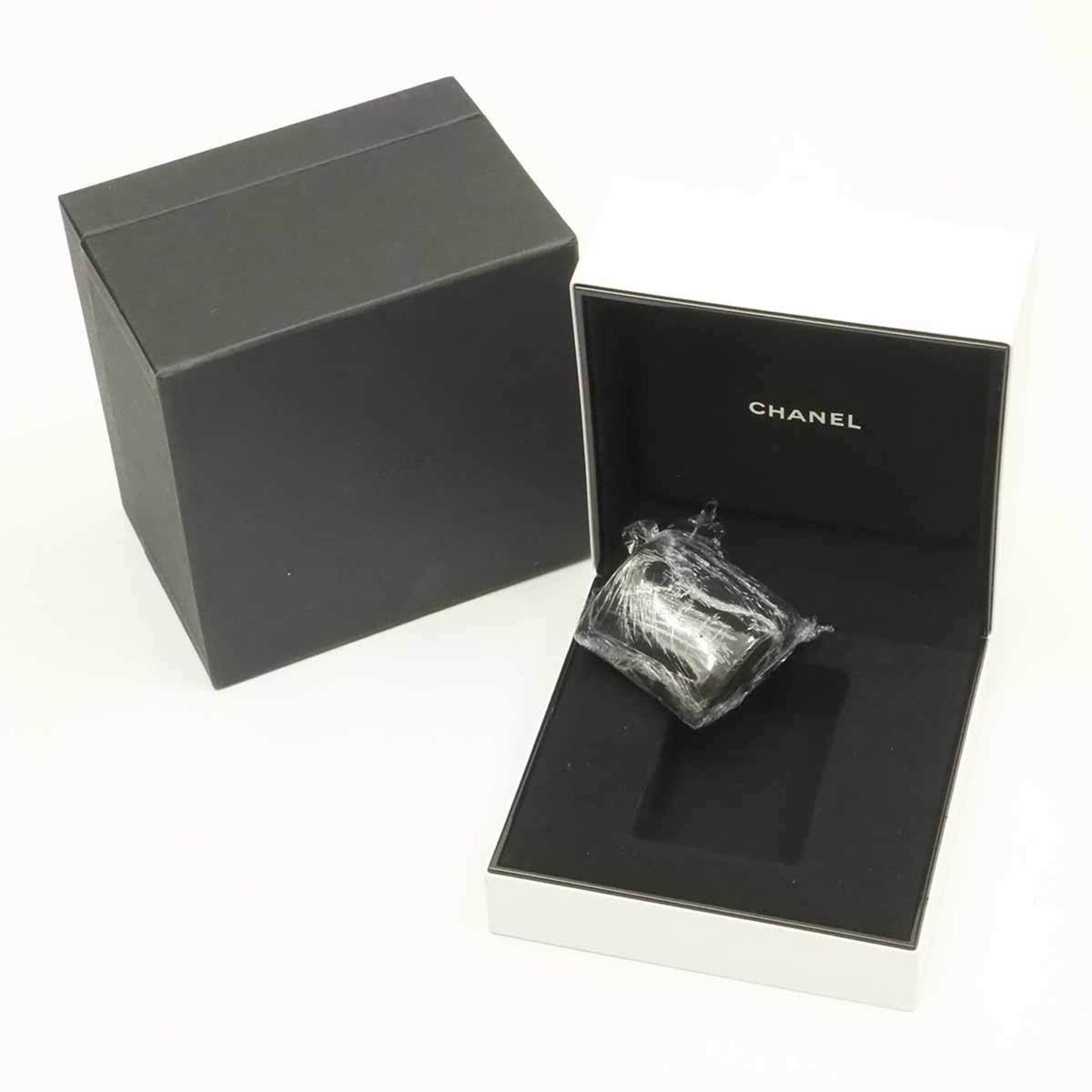 Chanel J12 33mm H5704 White shell Dial 34mm Watch