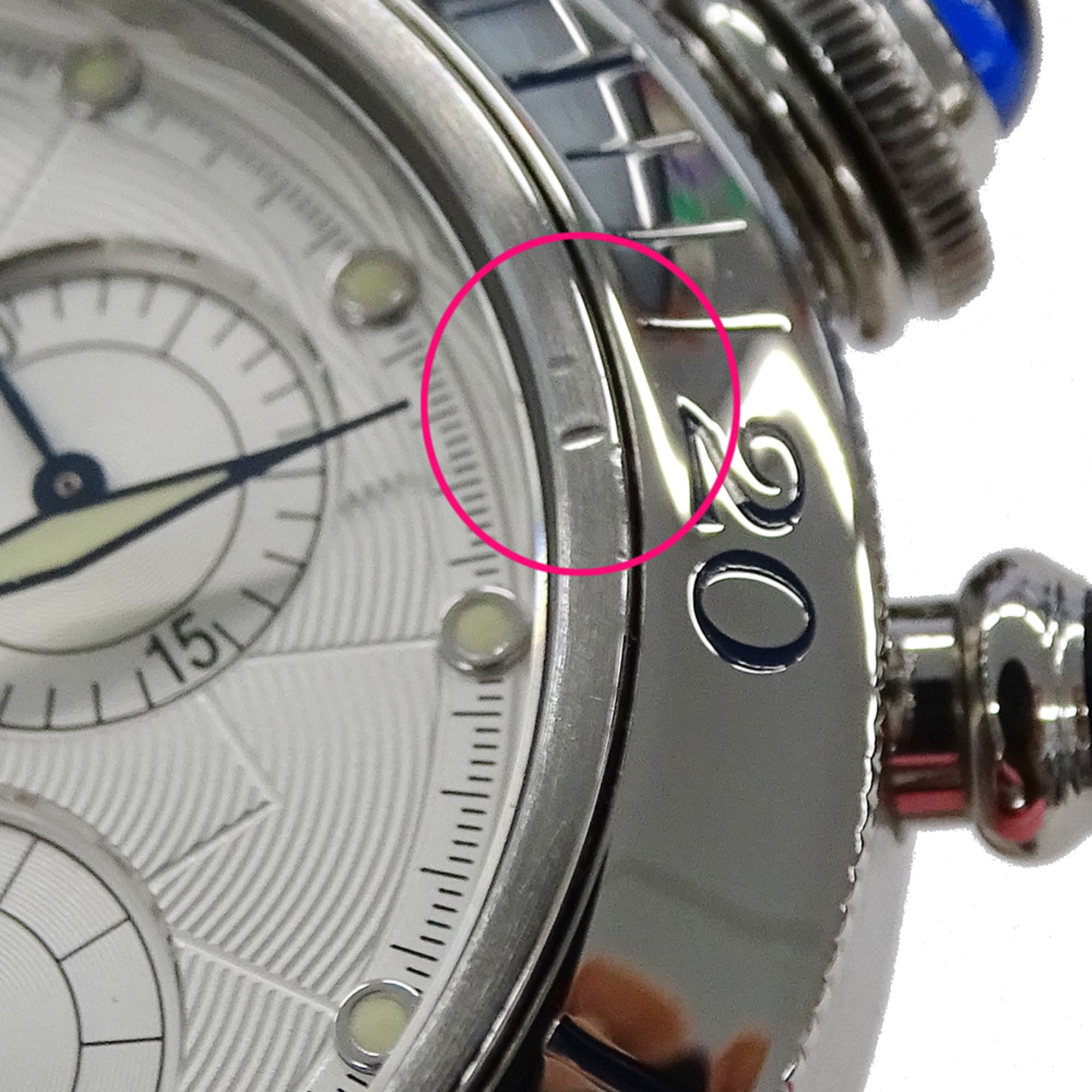 Cartier Pasha Chronograph automatisch herenhorloge, roestvrij staal (SS) W31030H3, zilverkleurig, met open achterkant.