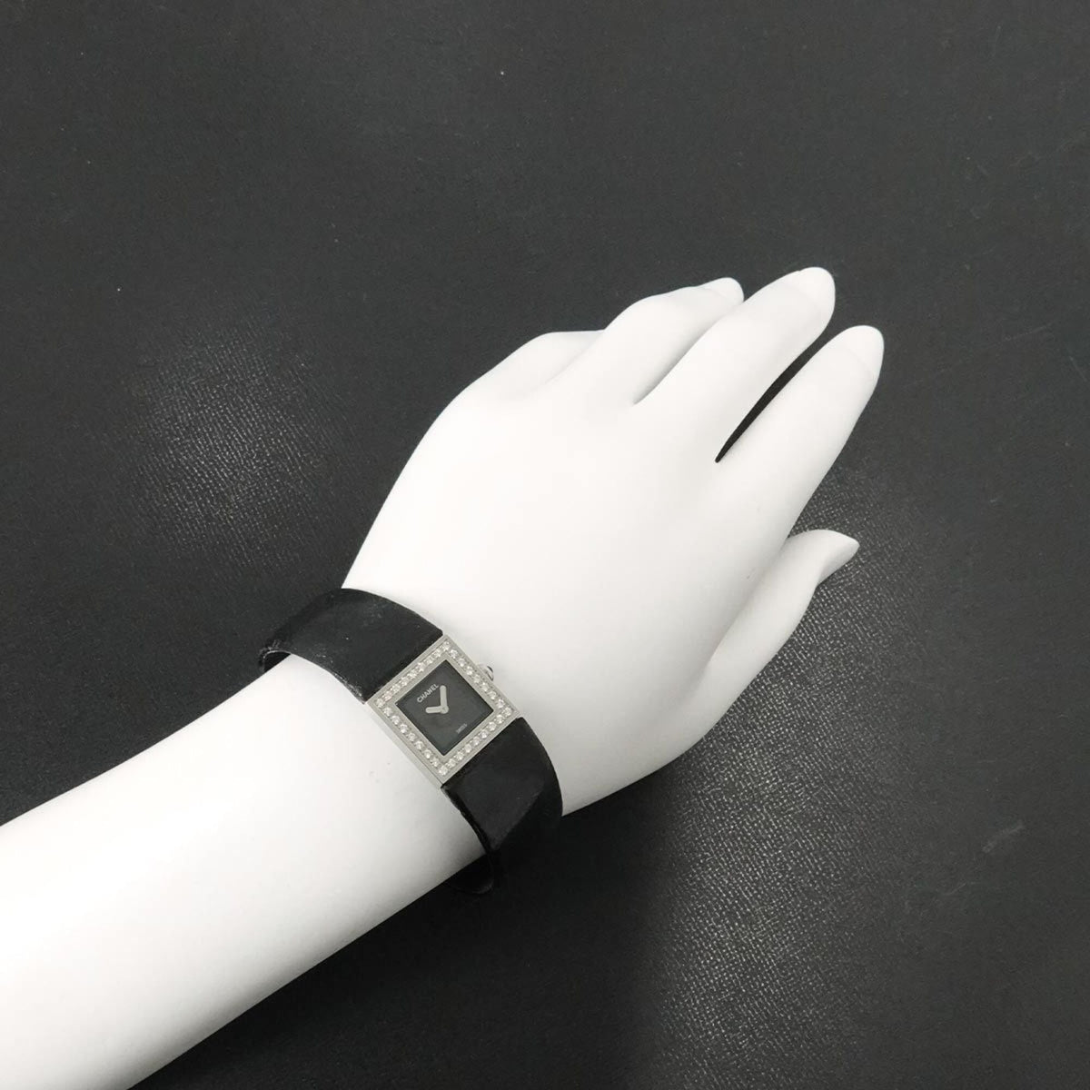 Chanel Matelasse H0500 Black Dial 19mm Watch