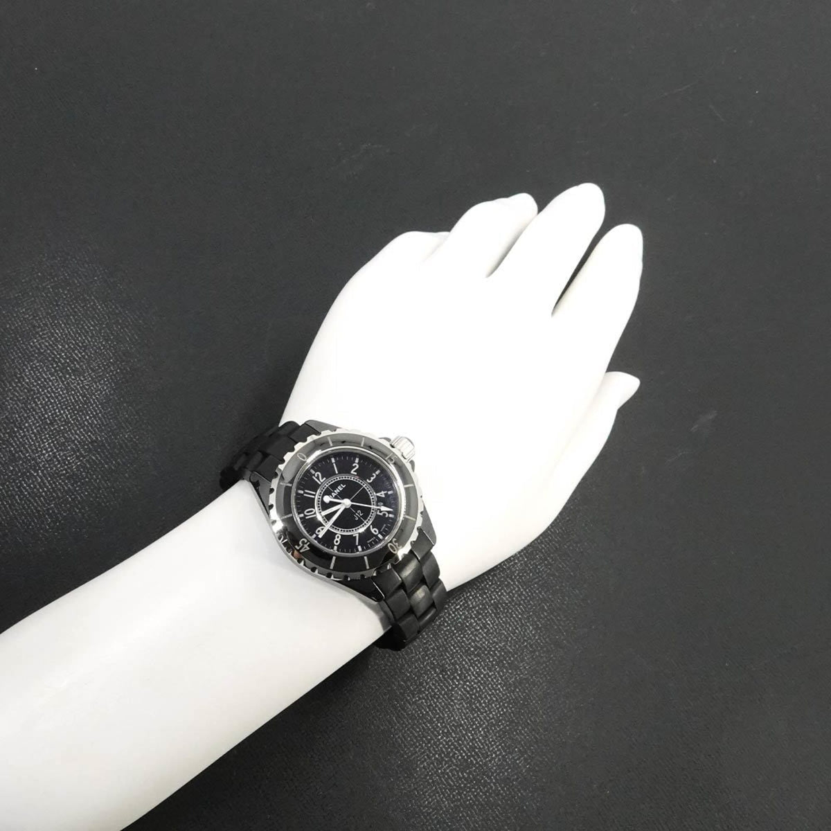 Chanel J12 33 mm H0681 Schwarz Zifferblatt 34 mm Uhr