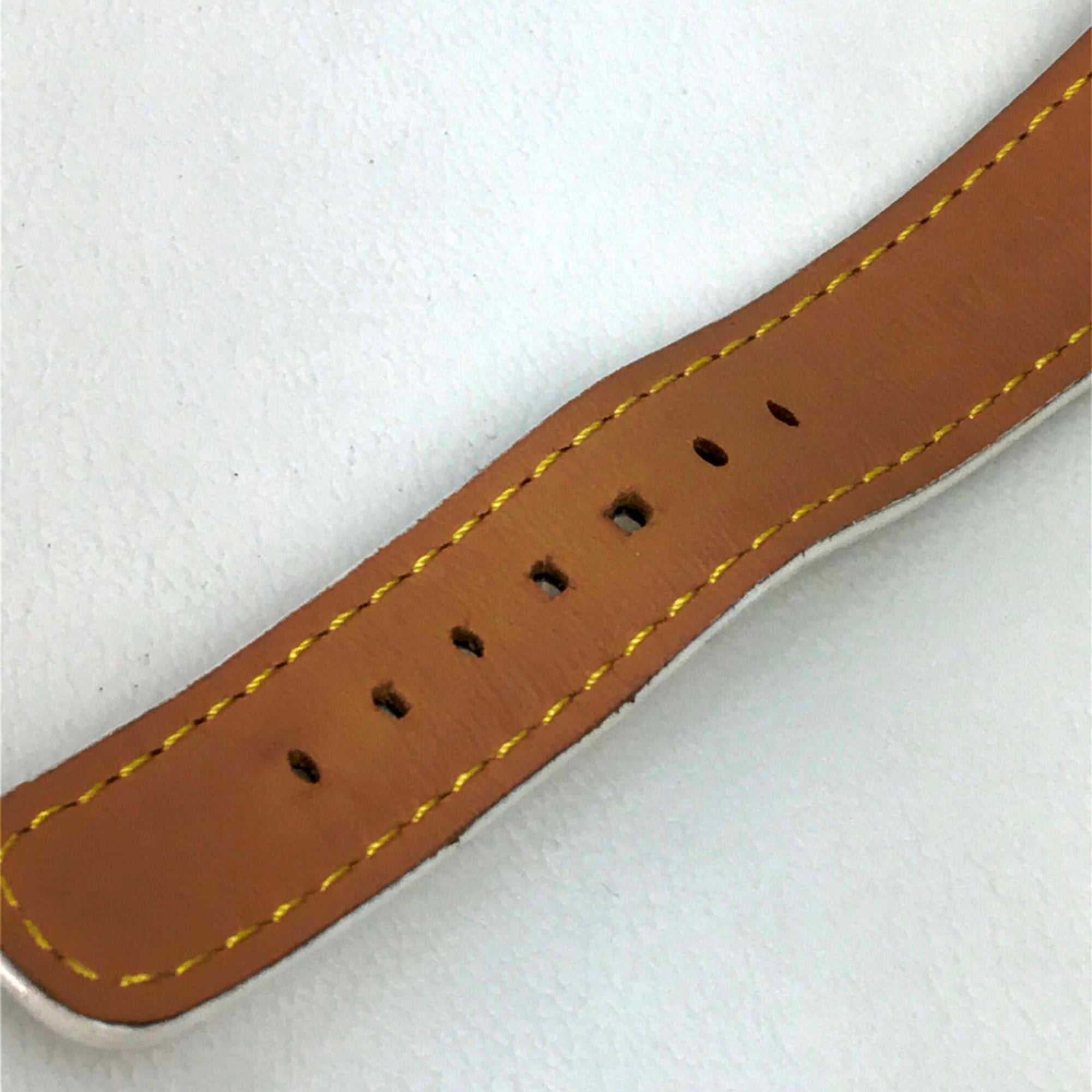 Louis Vuitton Q221J Quarz-Armbanduhr, Silber-weinRot