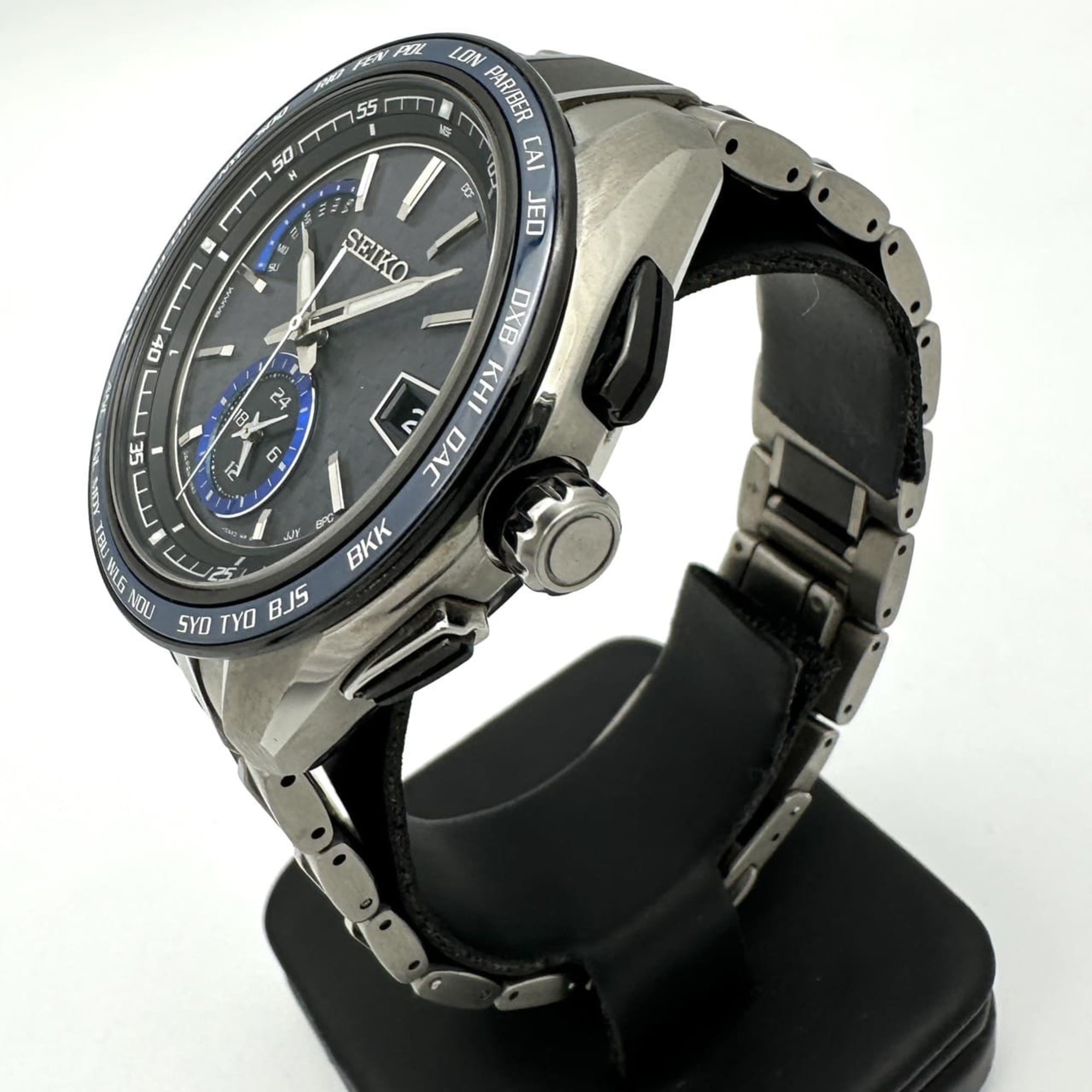 Seiko Brightz SAGA261/8B63-0AN0 Herrenuhr, Wochentag Datum, Solarbetrieb, funkgesteuert, Titan, Schwarz und marineblau
