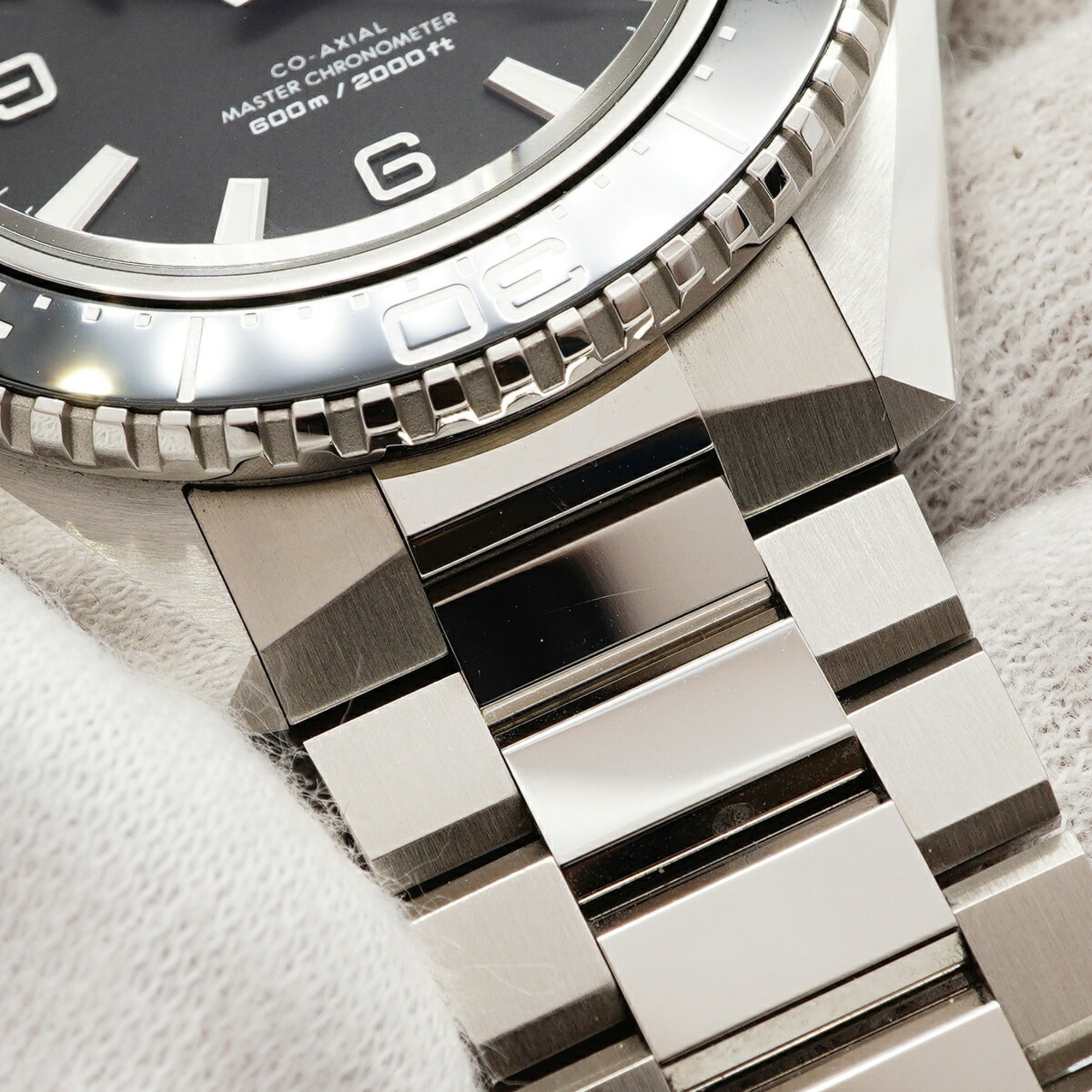 Omega Seamaster Planet Ocean 217.30.42.21.01.001 Herrenuhr Schwarz Zifferblatt