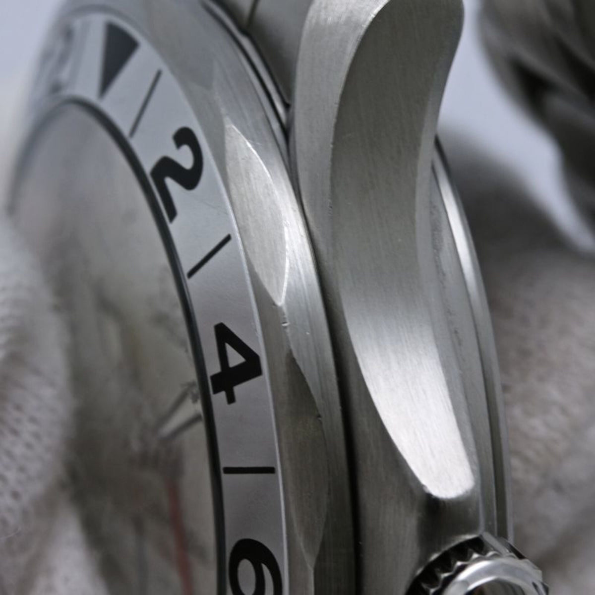Omega Seamaster GMT 2538.20.00 White Dial 41mm Watch