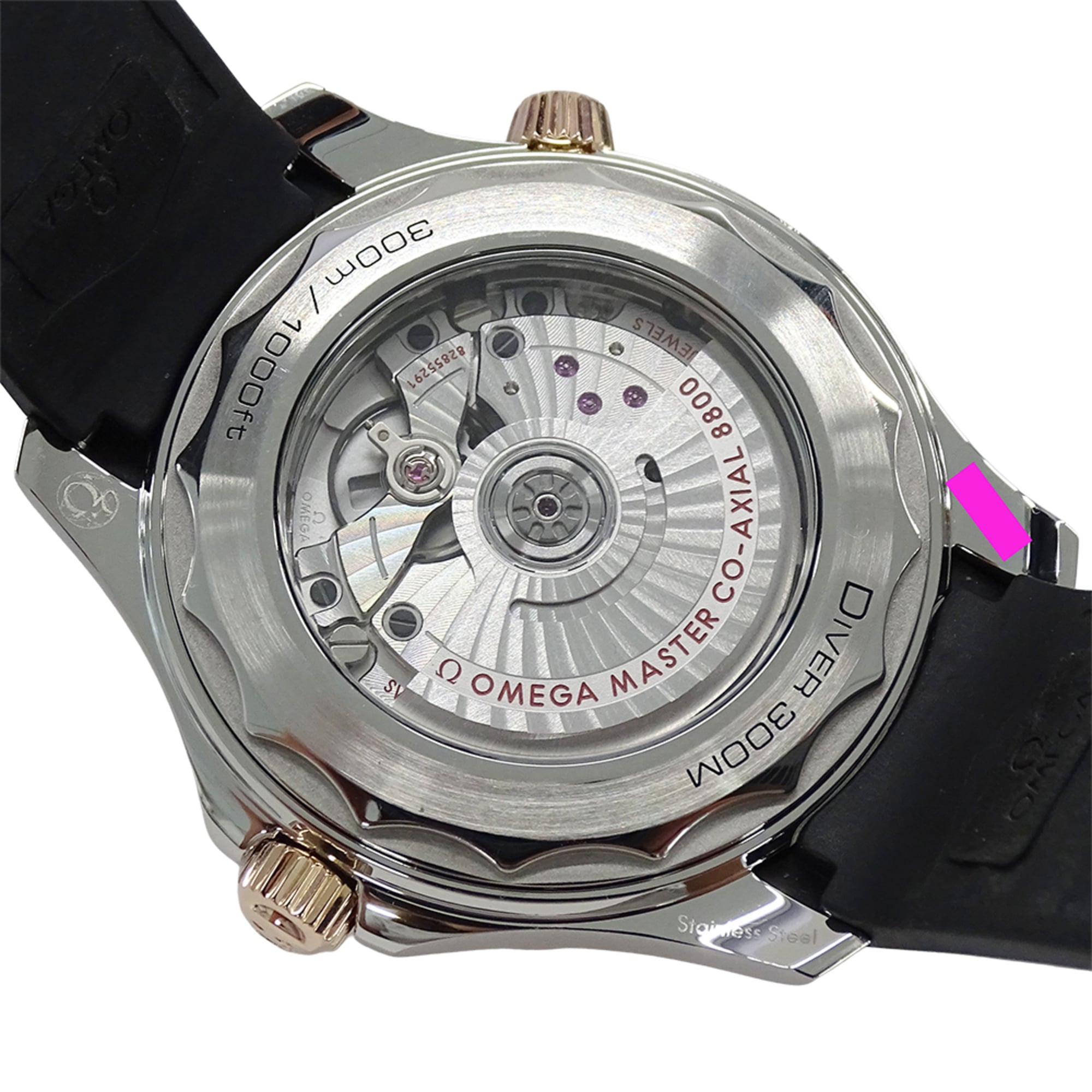 Omega Seamaster 210.22.42.20.01.002 Herrenuhr, Modell: Diver, wasserdicht bis 300 m, Datum, AutomatikUhrwerk, Sedna-Gold, Edelstahl (SS), Kautschukarmband, durchscheinender Gehäuseboden