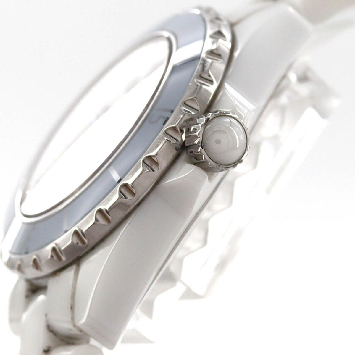 Montre Chanel J12 Soft Blue 33 mm H4340 Blanc Cadran 33 mm