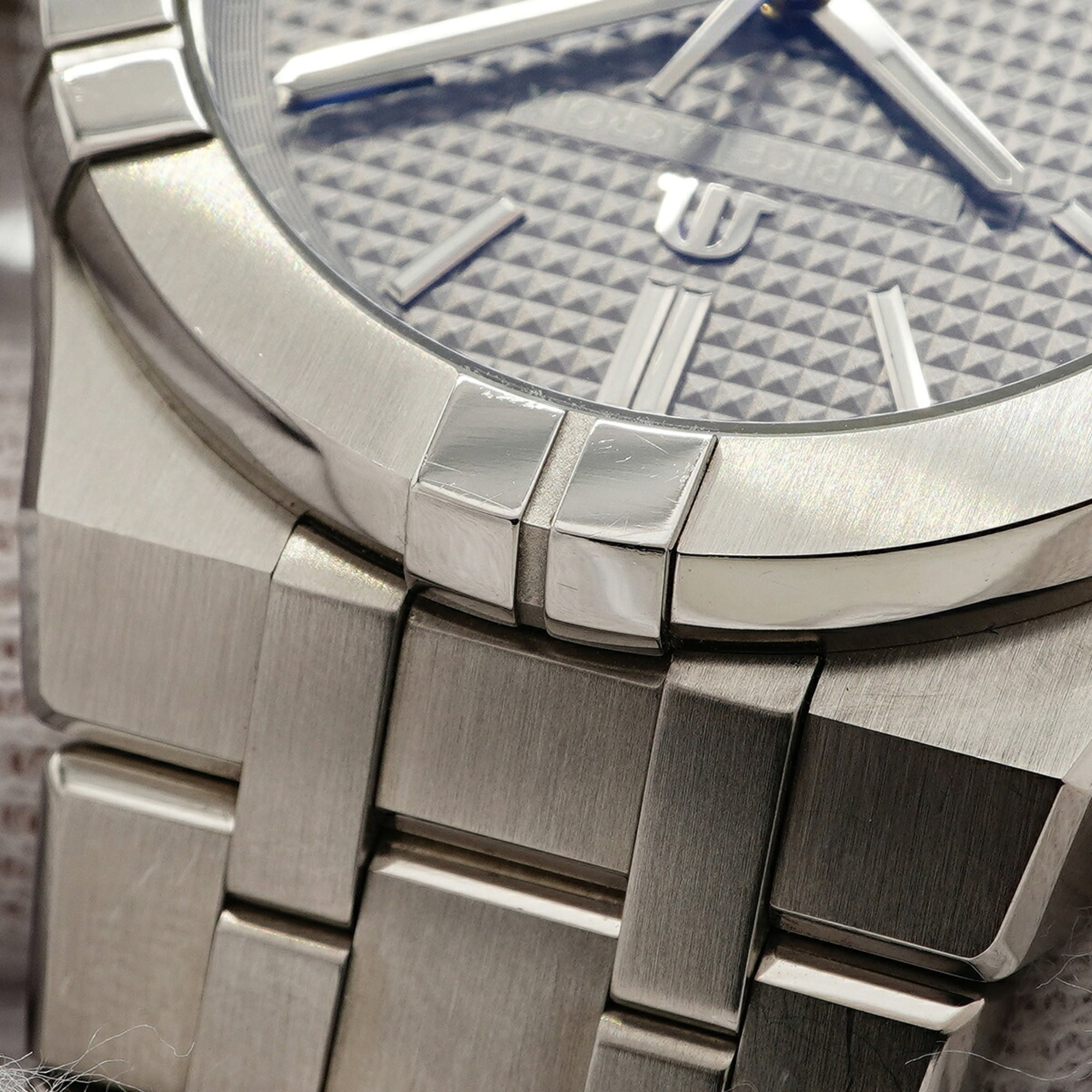 Maurice Lacroix Aikon Automatic AI6007-SS002-230-1 Gray Dial