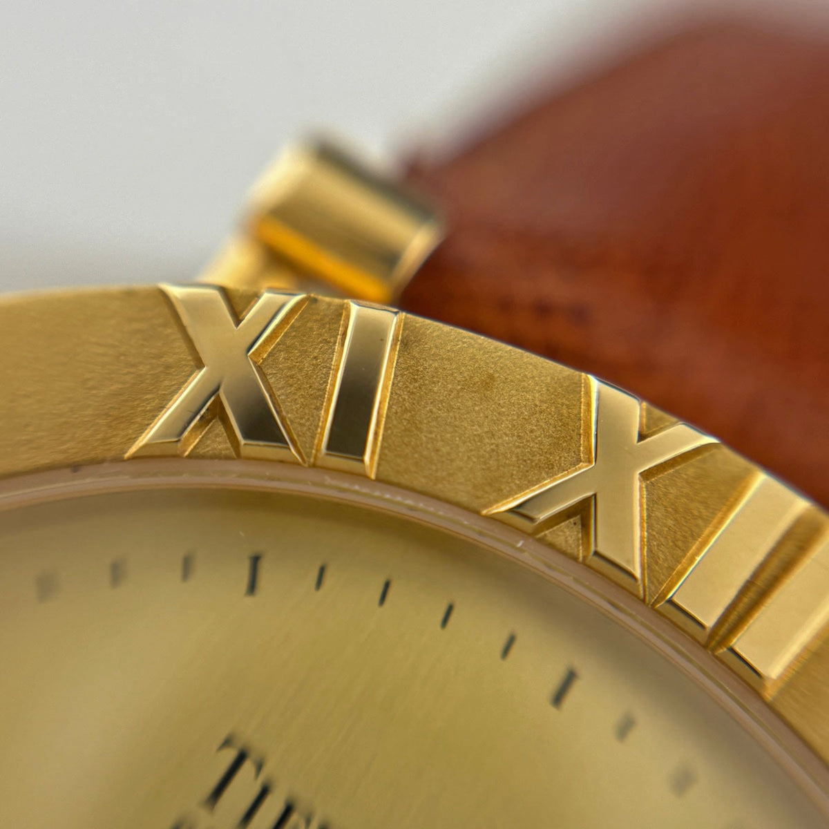 Tiffany Atlas M6930 horloge met gouden wijzerplaat, 36 mm