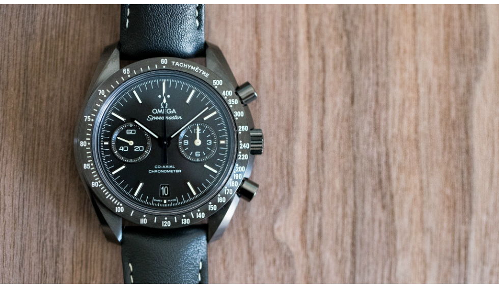 Omega Speedmaster Dark Side of the Moon Pitch Schwarz Video)