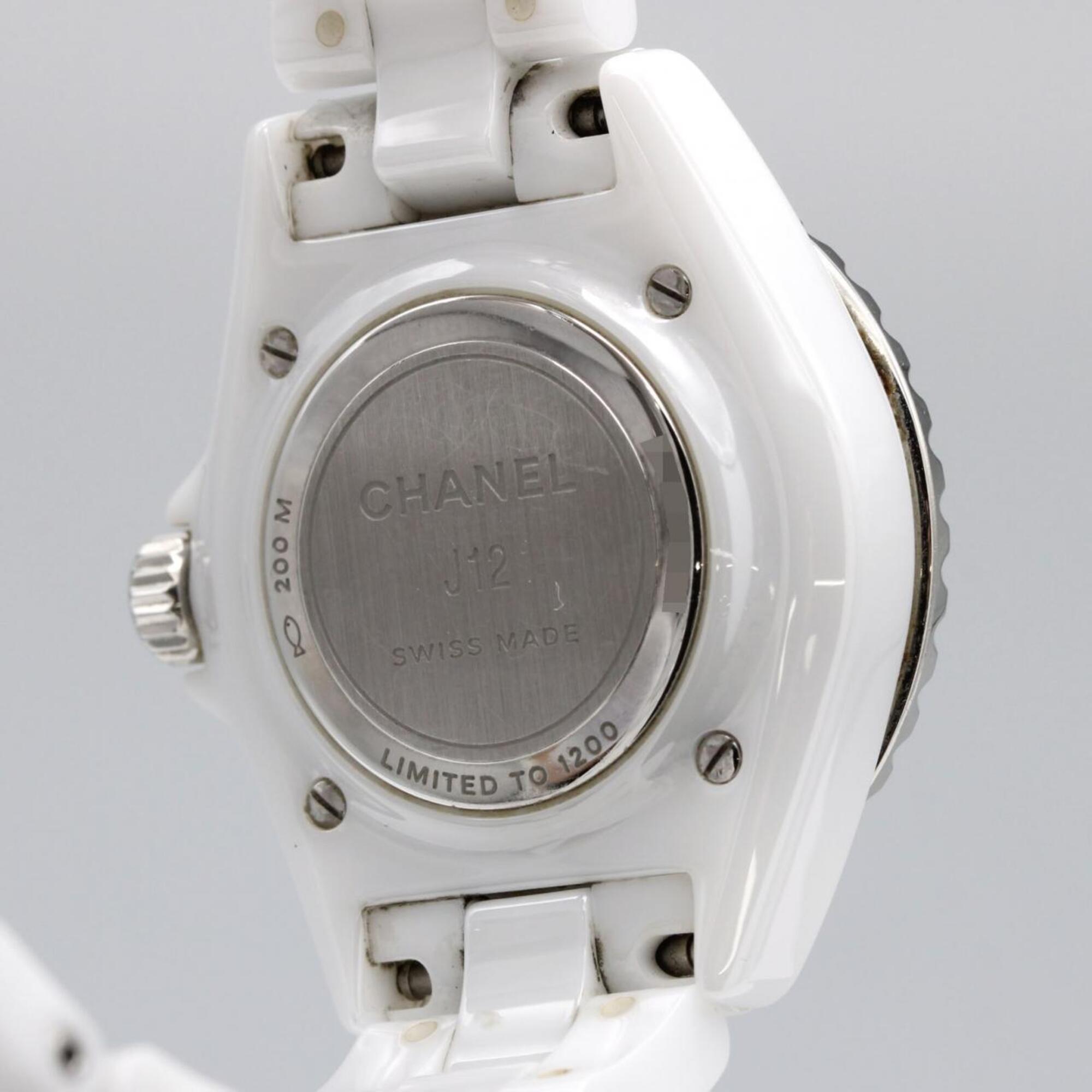 Montre Chanel J12 Rose Blush 33 mm en céramique H6755 Blanc cadran 33 mm