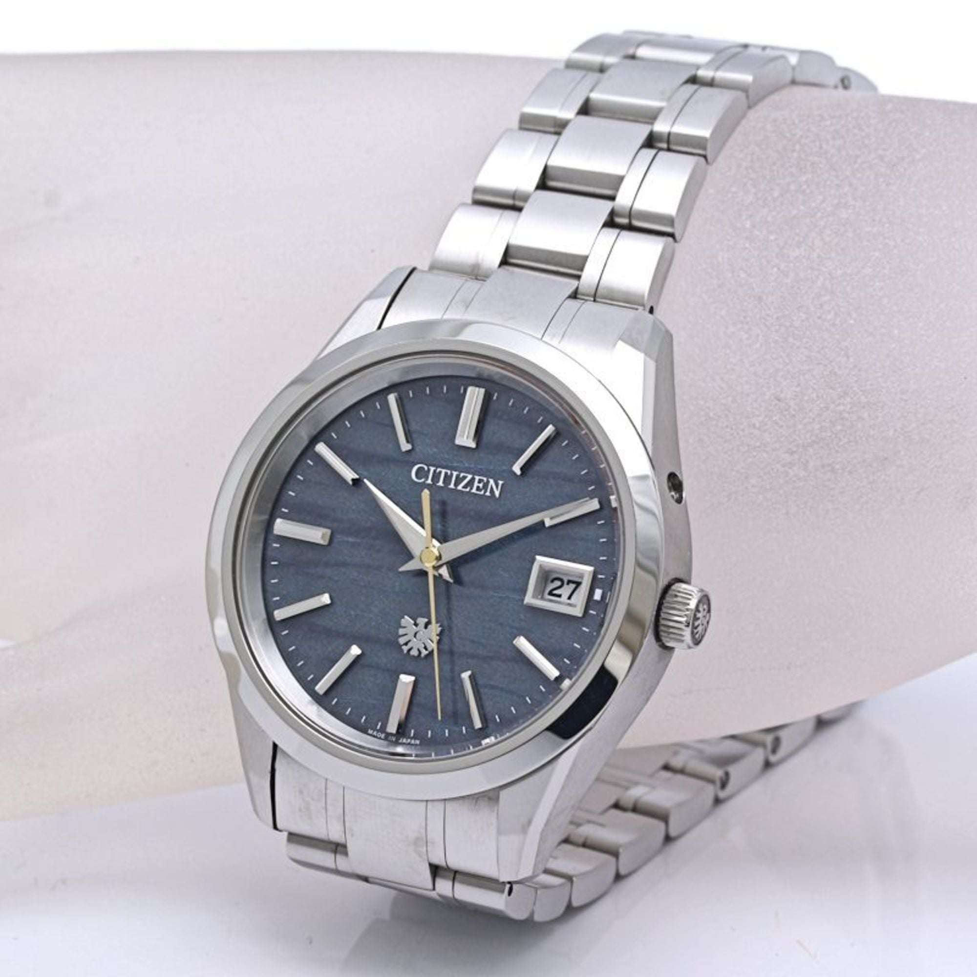 CITIZEN The Citizen AQ4100-65L herenhorloge van titanium met zonne-energie en een met indigo geverfde washi-wijzerplaat (40289)