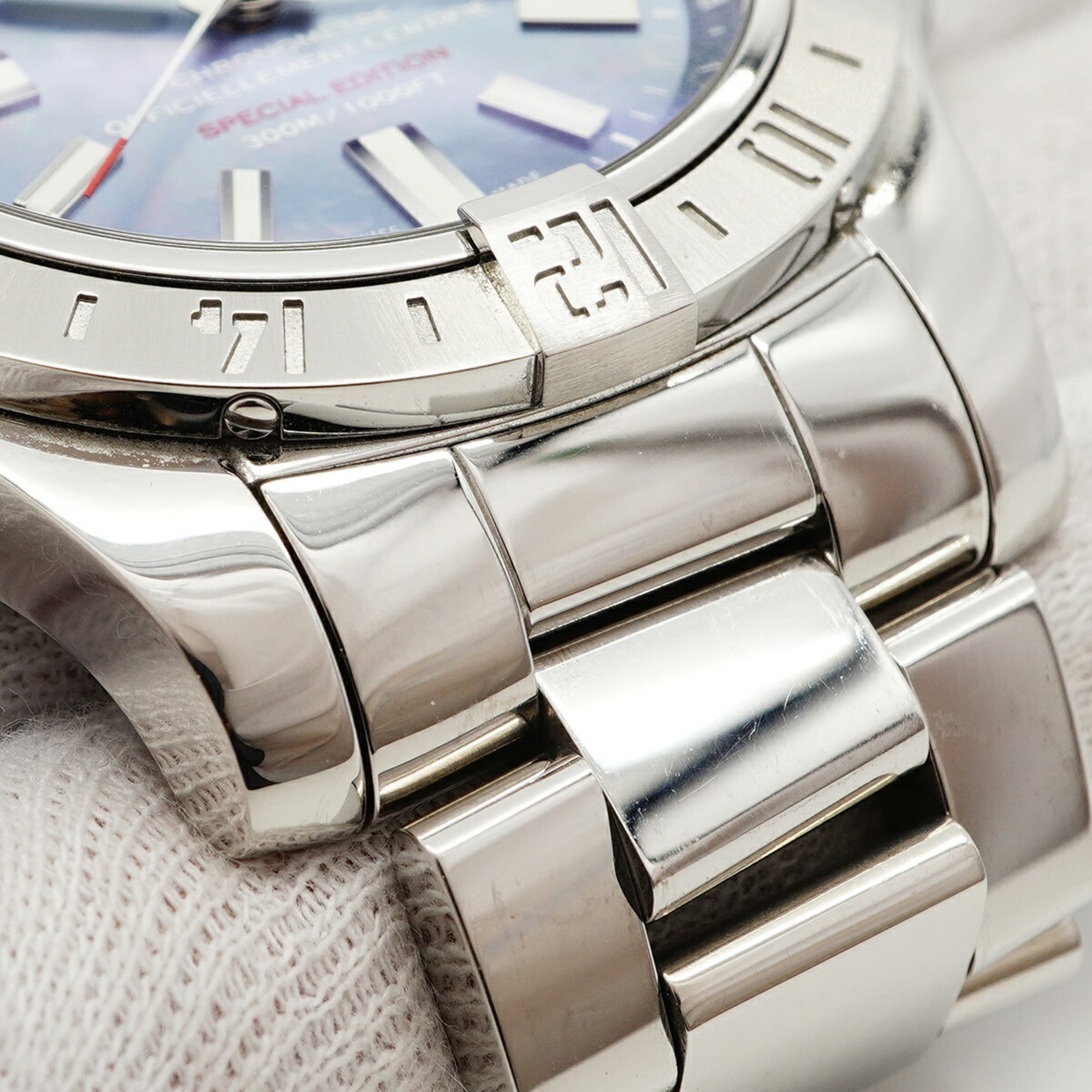 Breitling Avenger II GMT A32390 herenhorloge met blauwe wijzerplaat