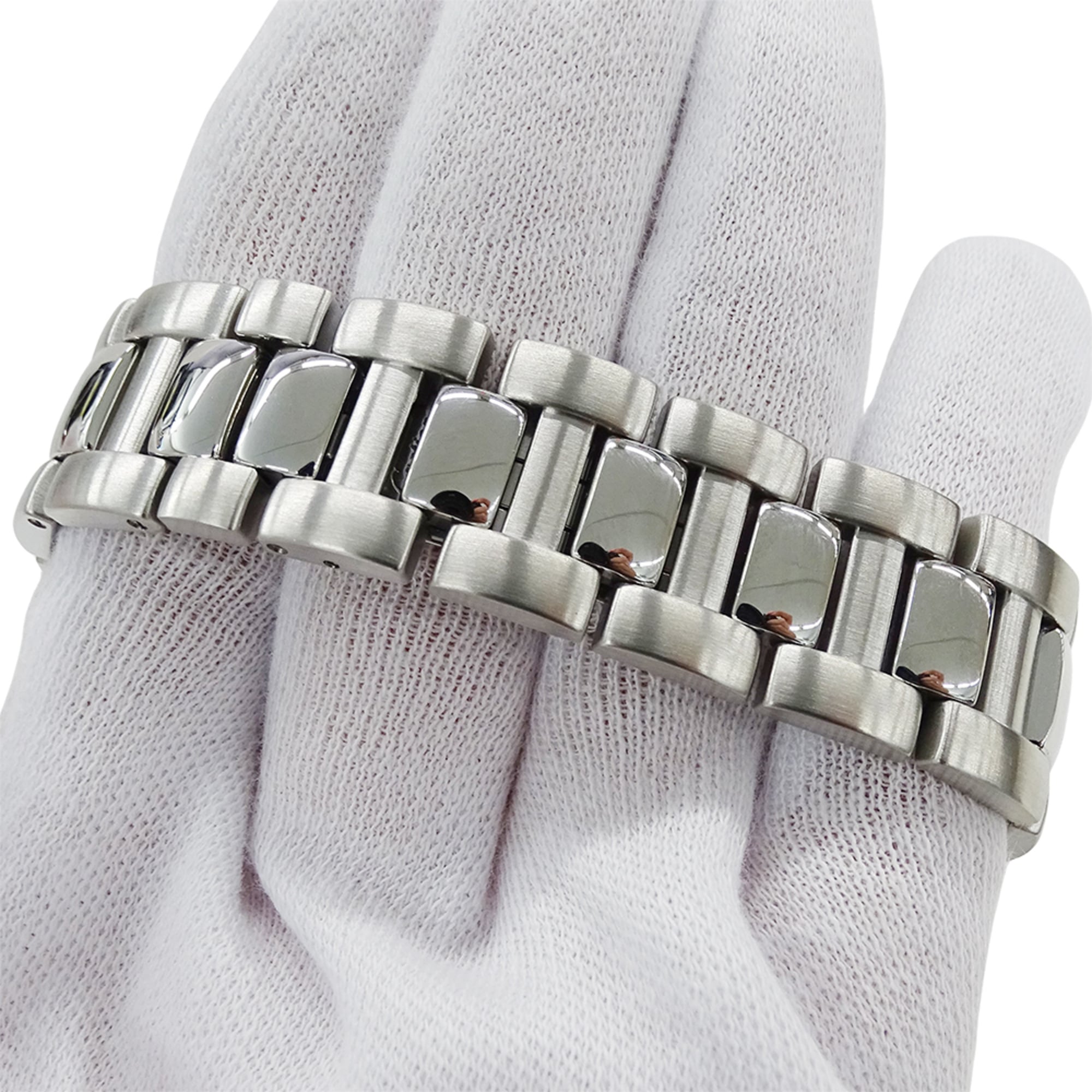 Cartier Pasha Chronograph automatisch herenhorloge, roestvrij staal (SS) W31030H3, zilverkleurig, met open achterkant.