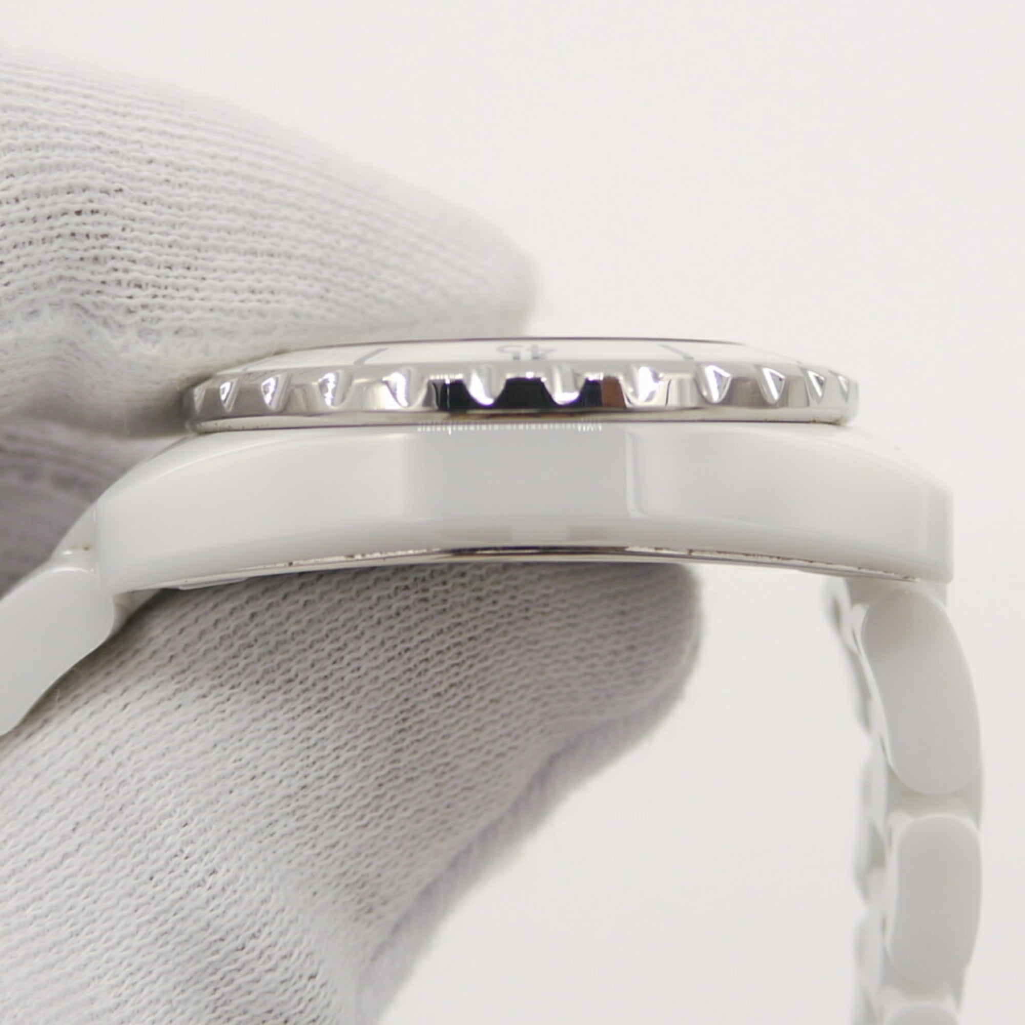 CHANEL J12 quartzhorloge van wit keramiek met wijzerplaat H0968