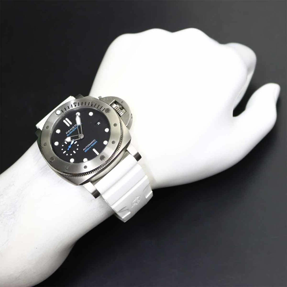 Panerai Submersible 1950 3 Days Titanio PAM01305 Black Dial 47mm Watch