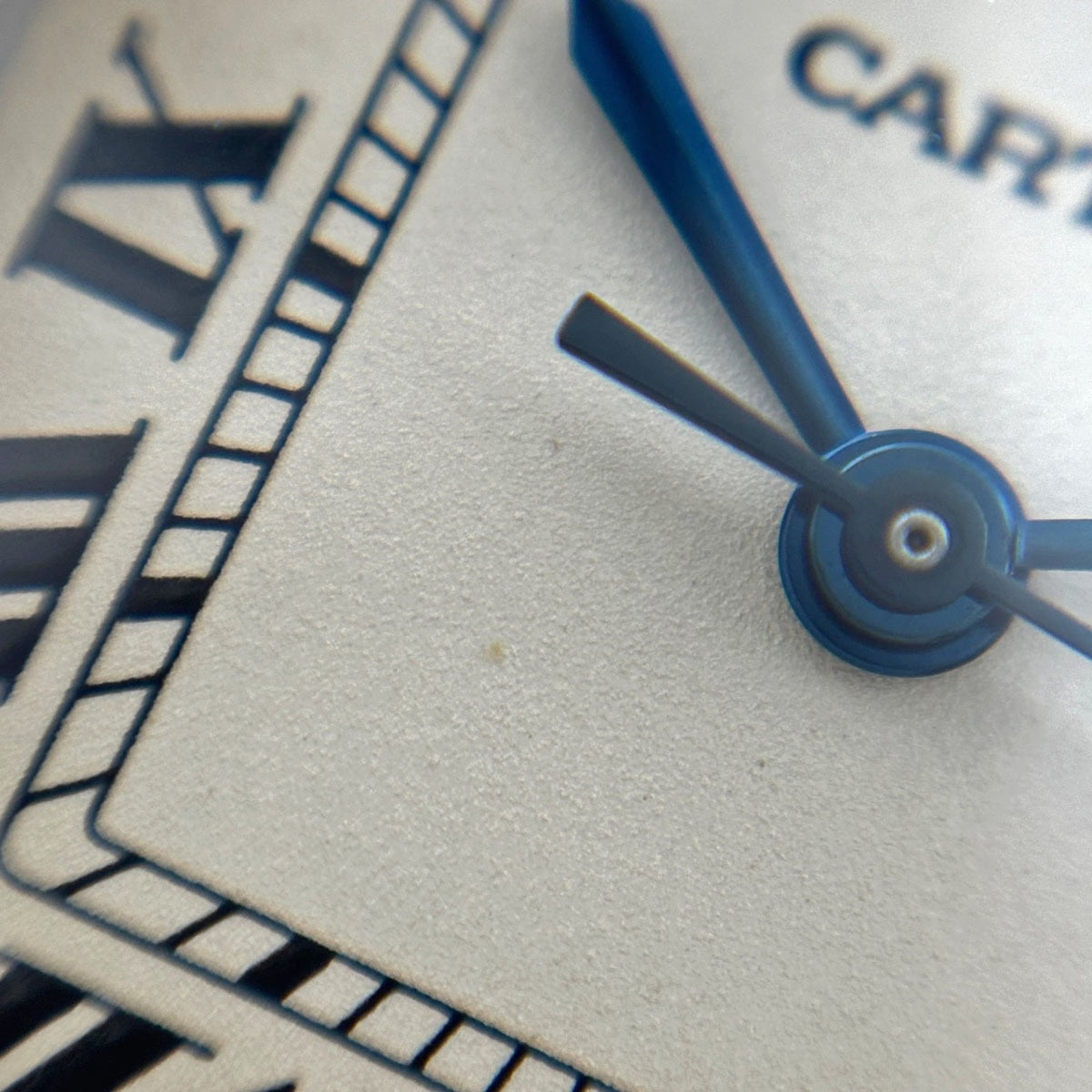 Cartier Panthère MM 2-rijig W25028B6 horloge met beige wijzerplaat, 26 mm