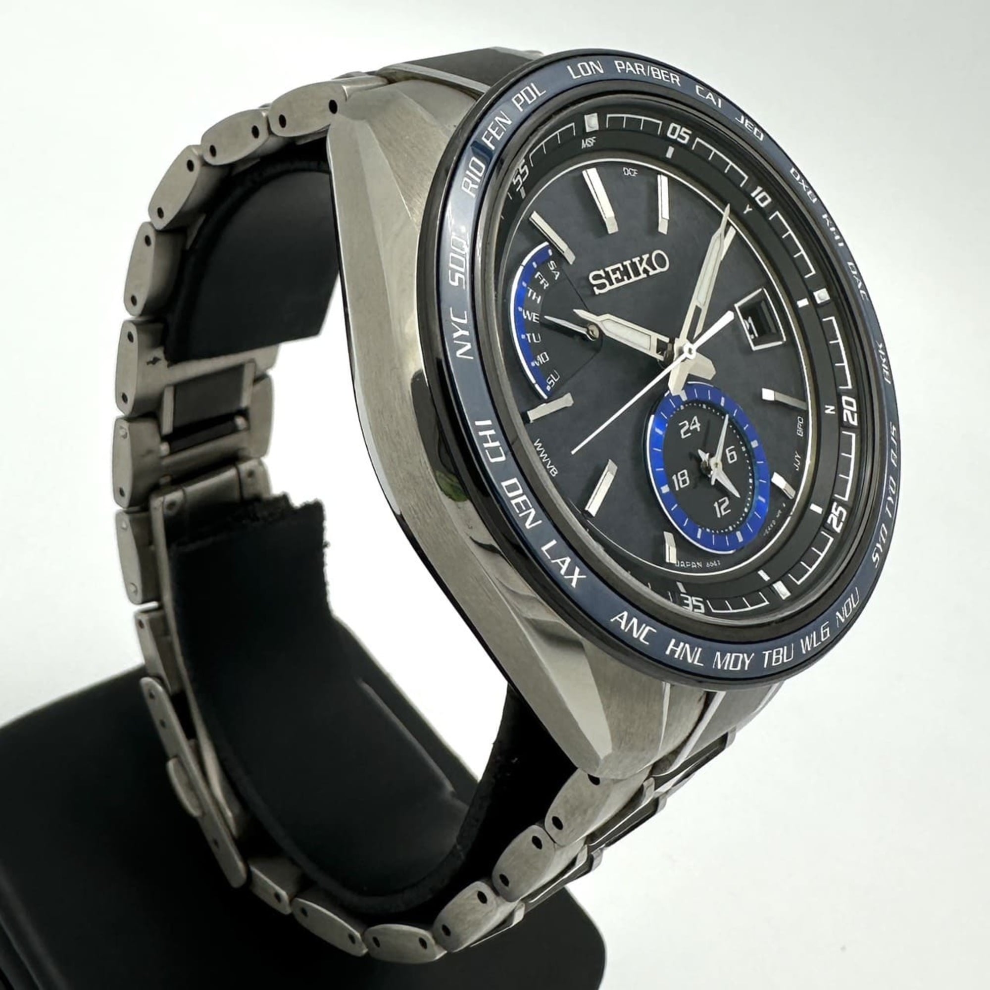 Seiko Brightz SAGA261/8B63-0AN0 Men's Watch, Day Date, Solar Radio Control, Titanium, Black and Navy