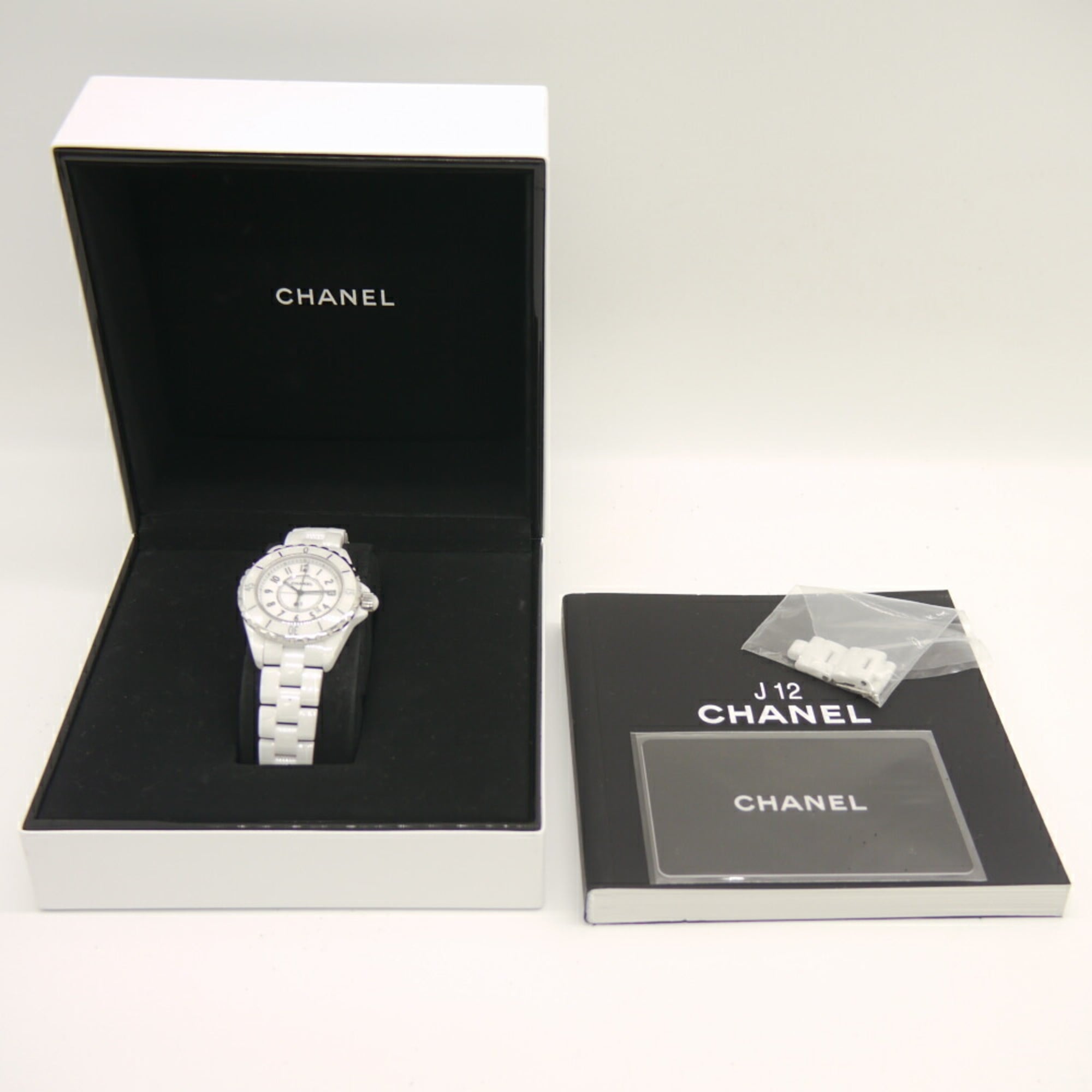 CHANEL J12 quartzhorloge van wit keramiek met wijzerplaat H0968