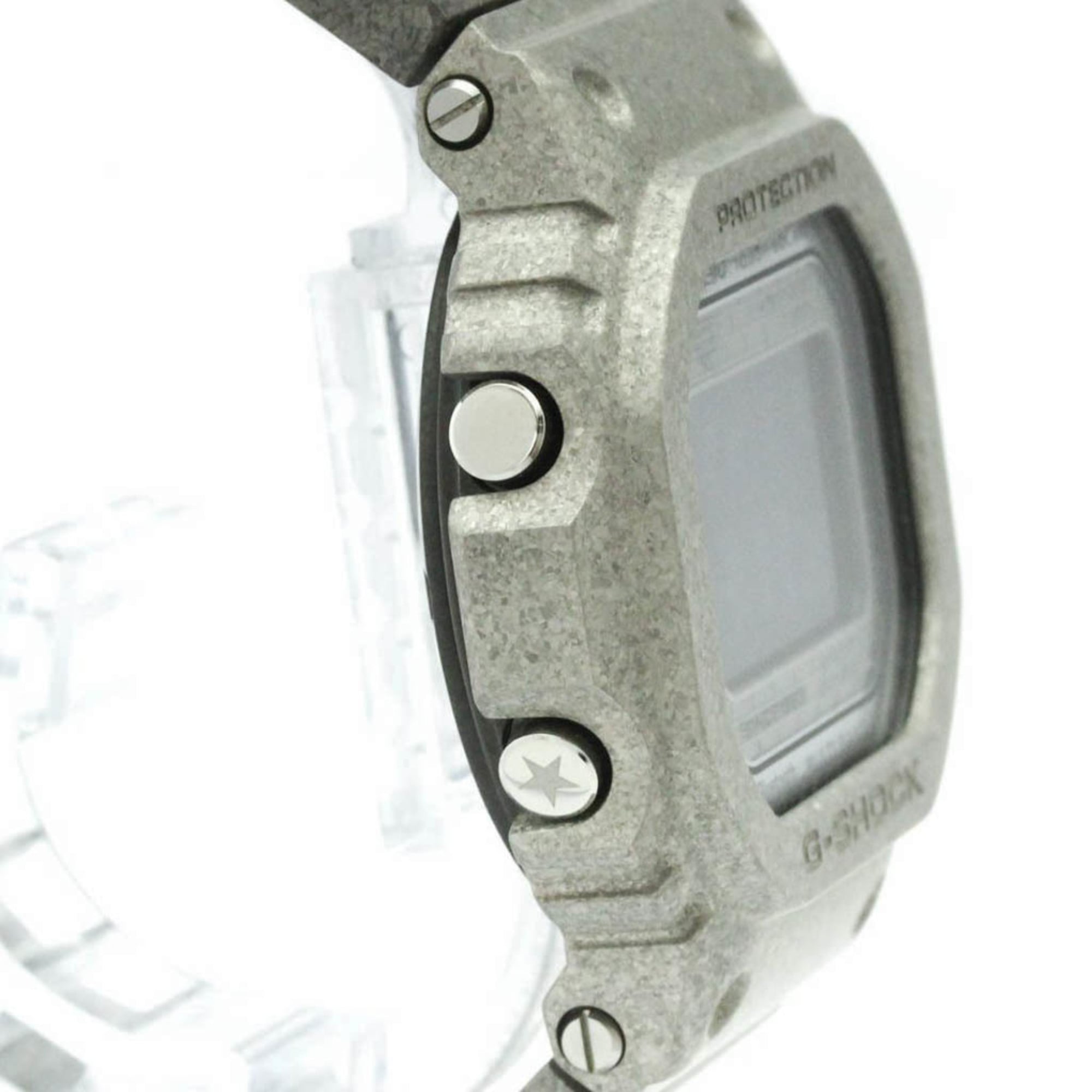 Montre Radiopilotée CASIO G-SHOCK Full Metal 40e anniversaire, Tough SolarMontre Radiopilotée modèle GMW-B5000-1JR