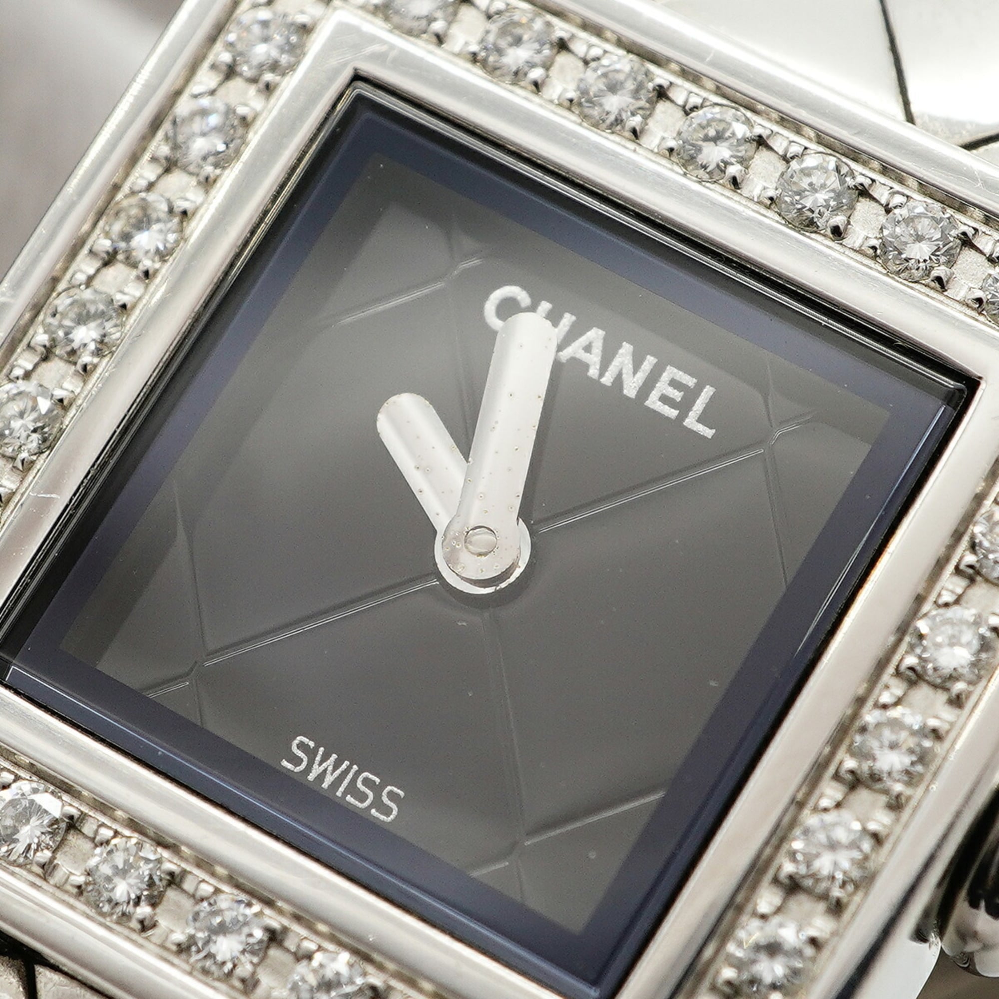 Chanel MatelassÃ© Diamond H0489 Black Dial Wo