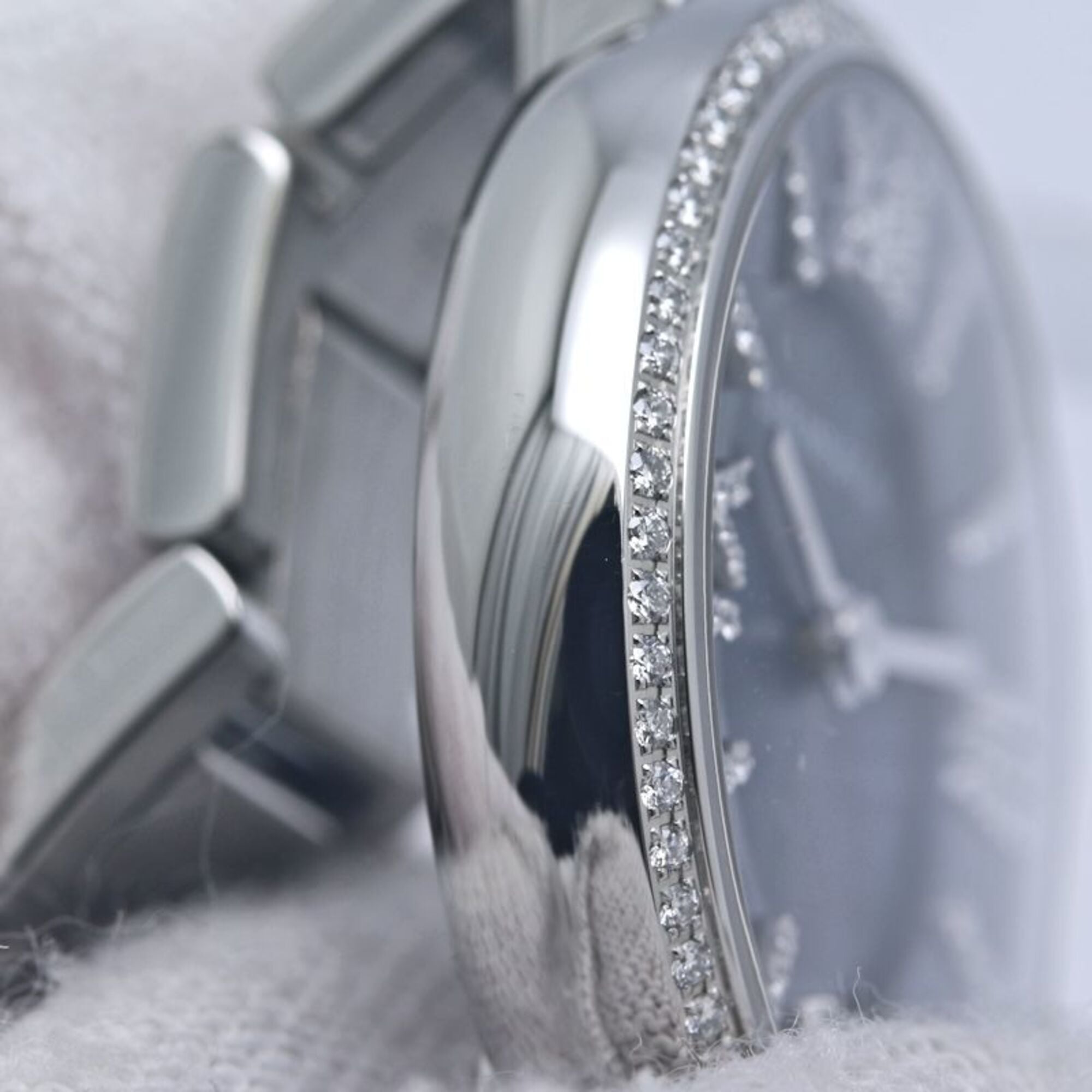 TIFFANY&Co.; Tiffany Atlas 2-wijzer bezel met diamanten 69291651 dameshorloge van roestvrij staal 40349