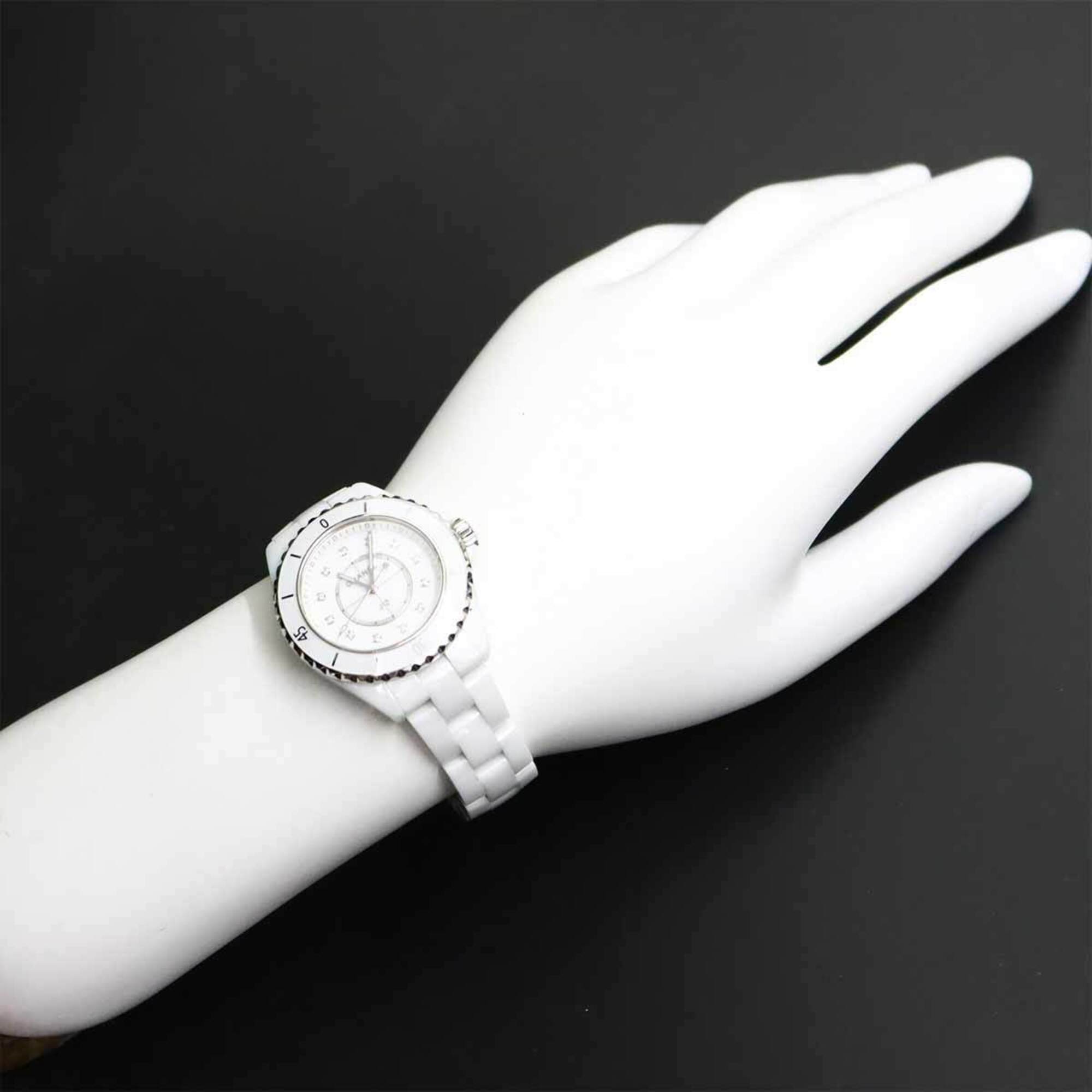 Chanel J12 33mm H5704 White shell Dial 34mm Watch