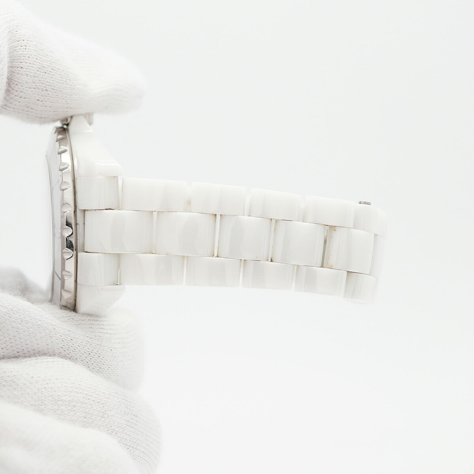Chanel J12 H0970 White Dial Ceramic 39mm Watch