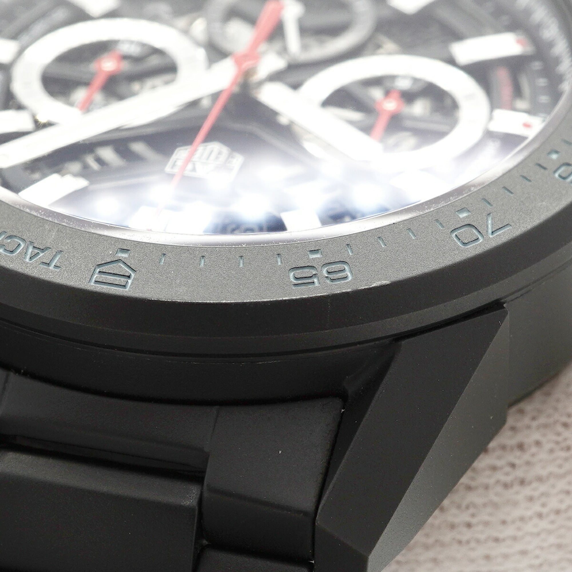 TAG Heuer Carrera CBG2A90 Herrenuhr Skelettzifferblatt