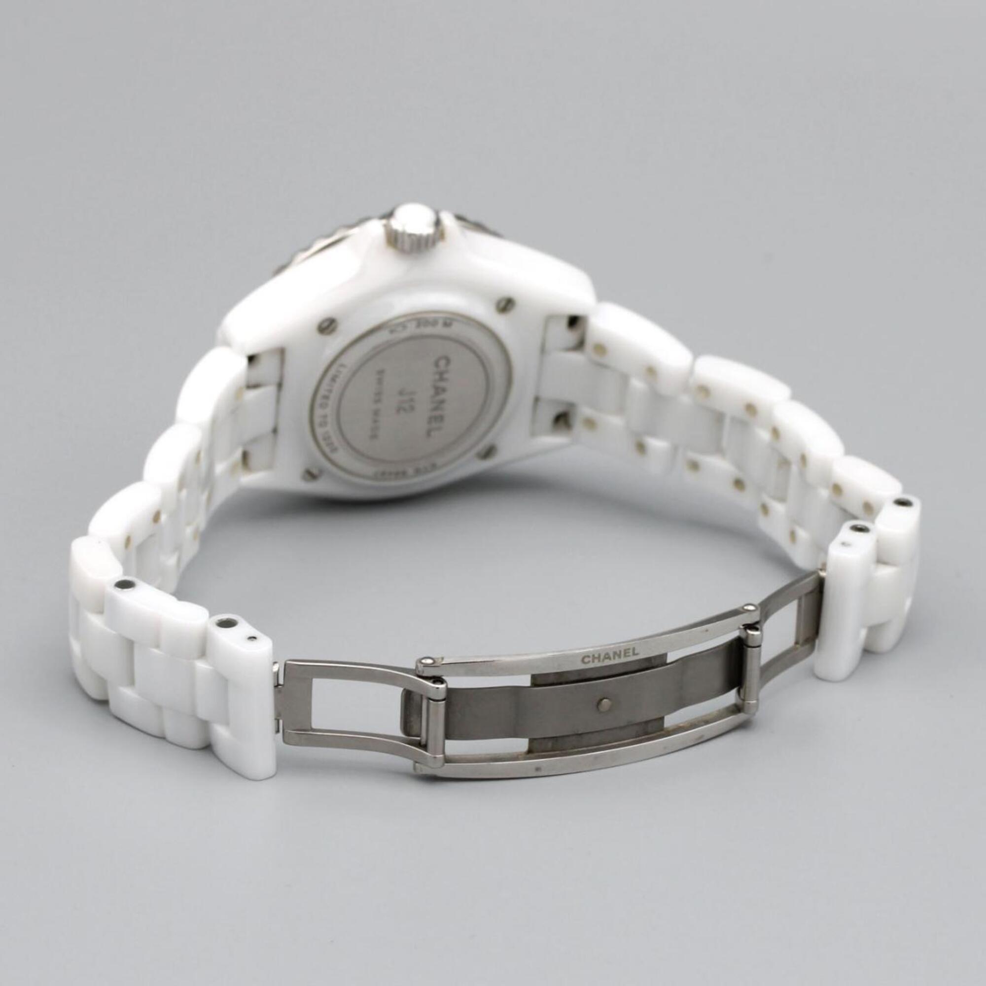 Montre Chanel J12 Rose Blush 33 mm en céramique H6755 Blanc cadran 33 mm