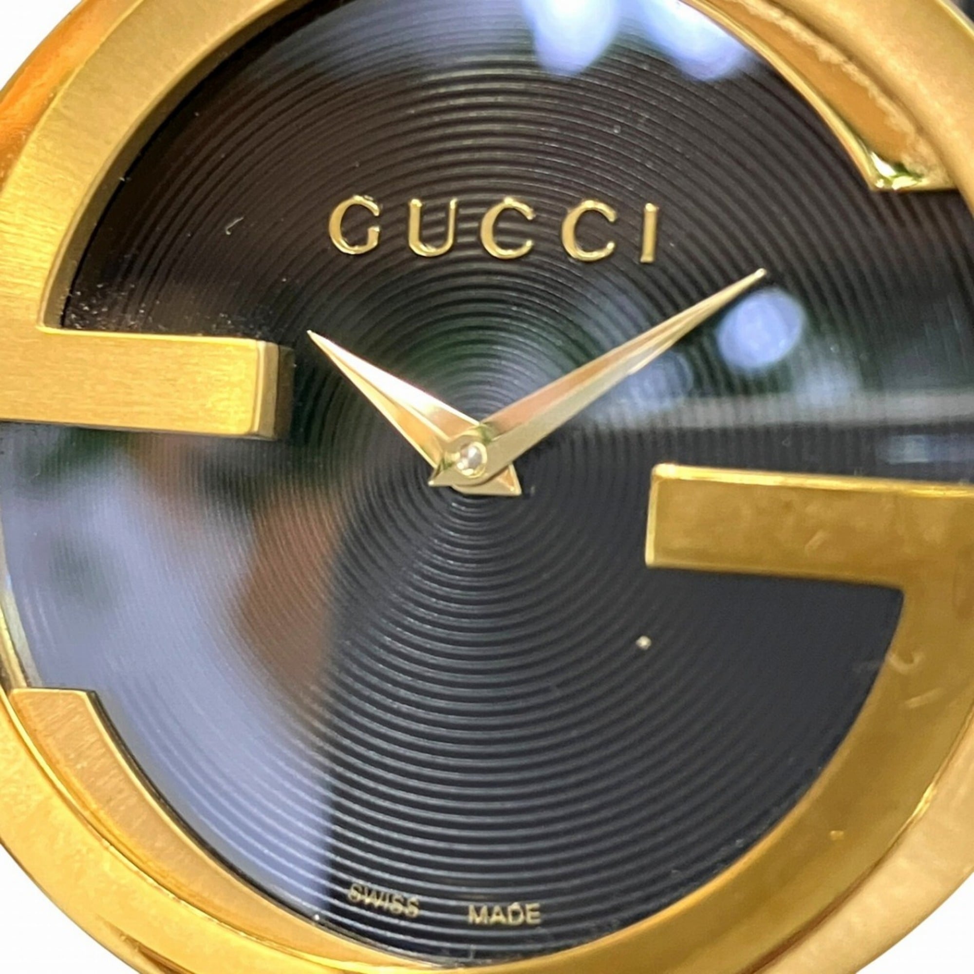Gucci Interlocking-horloge, totaalgewicht 41,2 g, roestvrij staal, band van echt leer, quartz uurwerk, zwarte wijzerplaat, 133,3