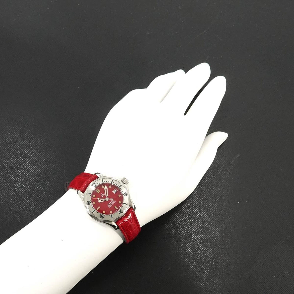 Omega Seamaster 300 Professional 2582 61 Rot farbiges Zifferblatt 28 mm Uhr