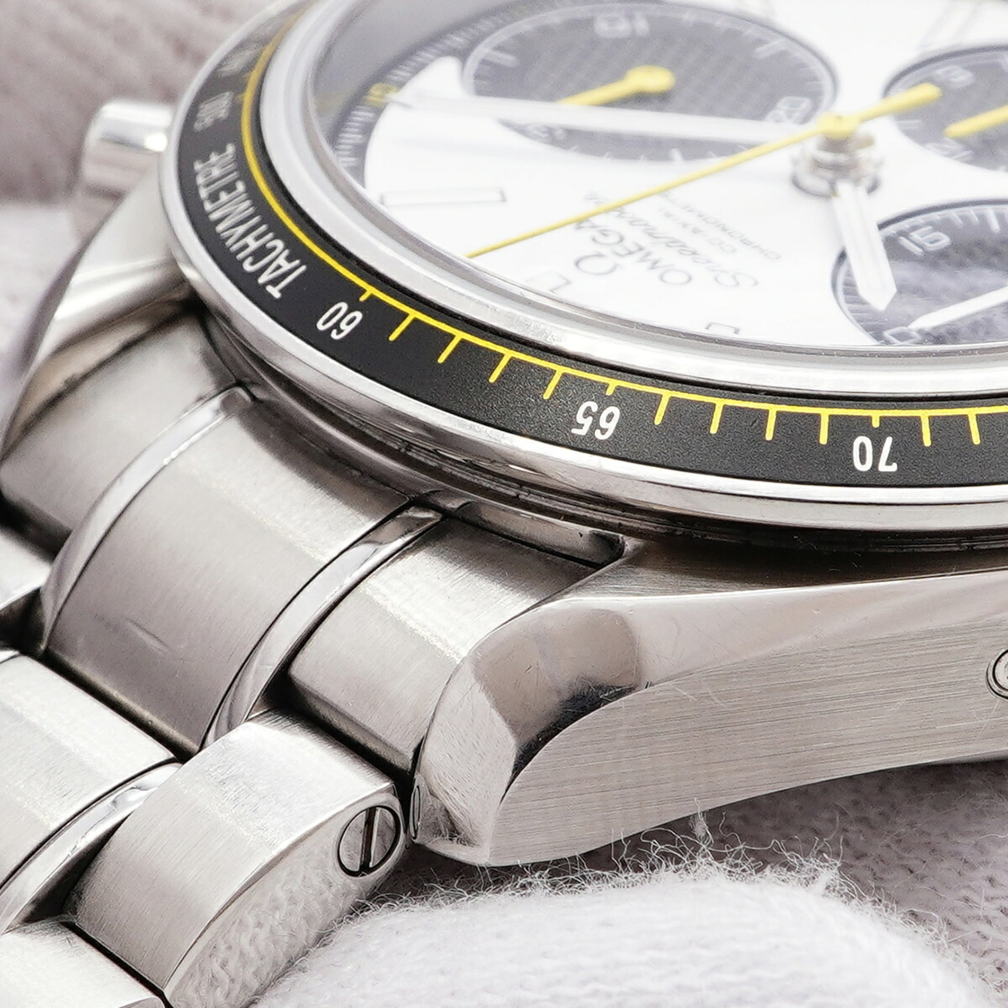Montre Omega Speedmaster Racing 326.30.40.50.04.001, cadran argenté 40mm