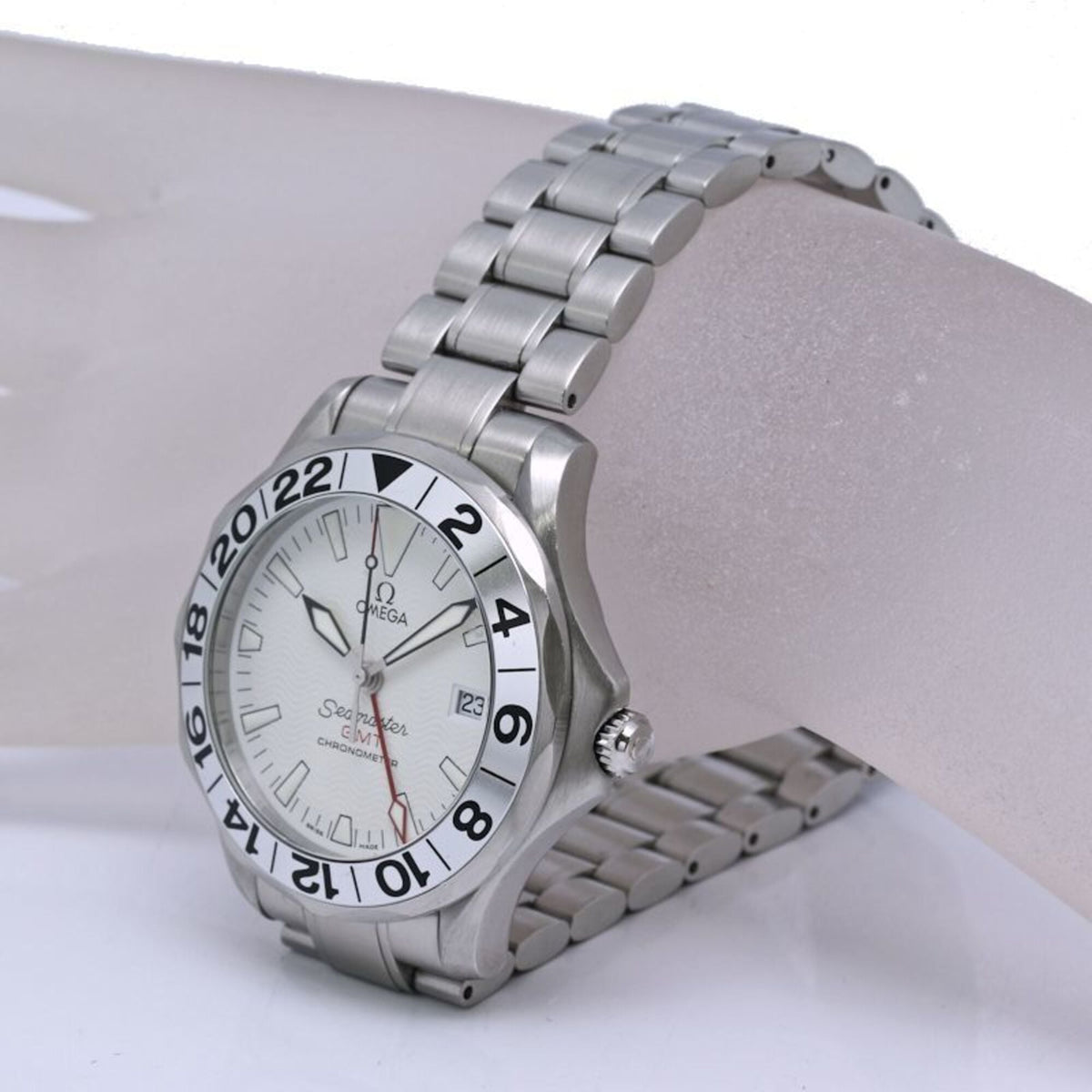 Omega Seamaster GMT 2538.20.00 White Dial 41mm Watch