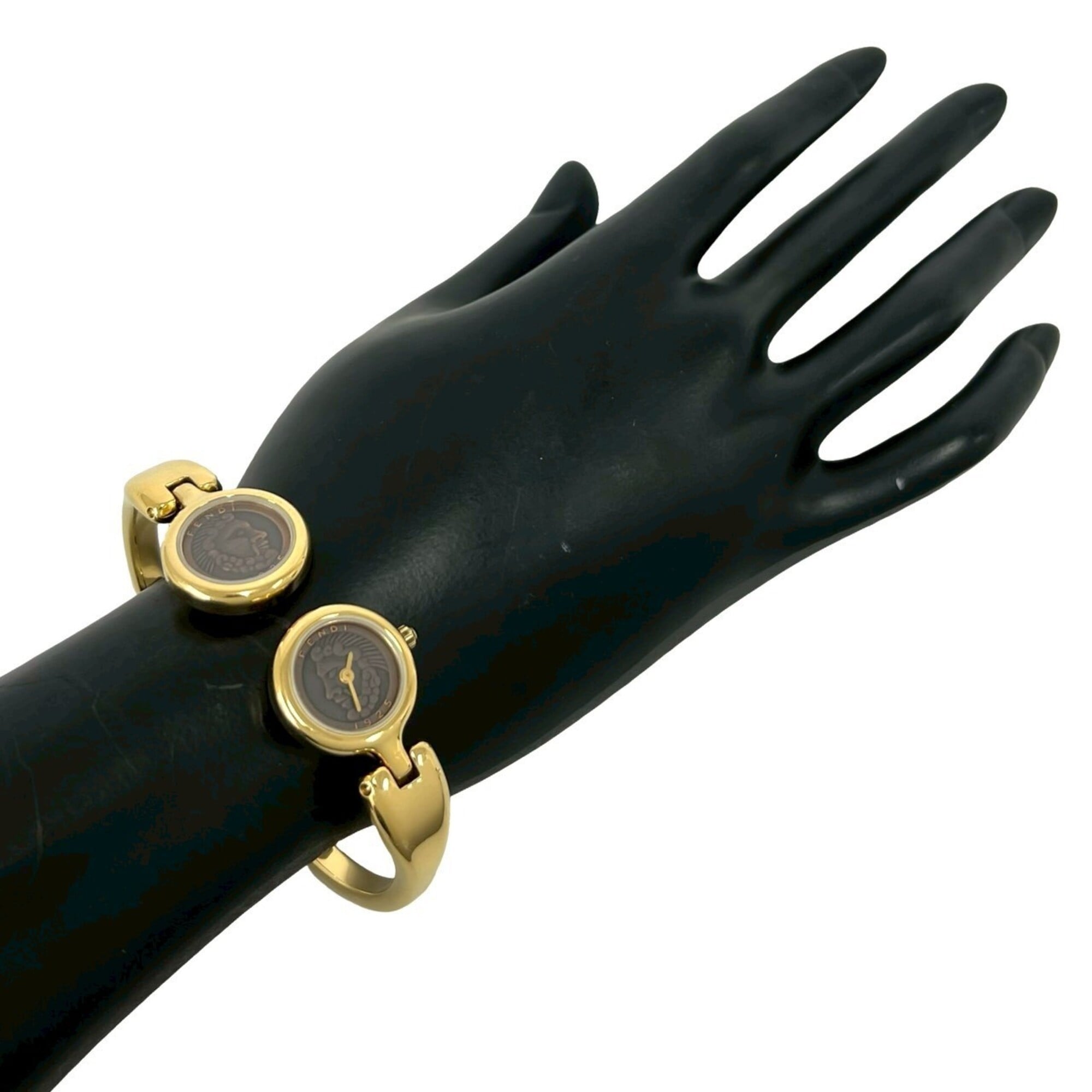 FENDI 600L Logo Engraved GP Quartz Wrist Bangle Gold 22368