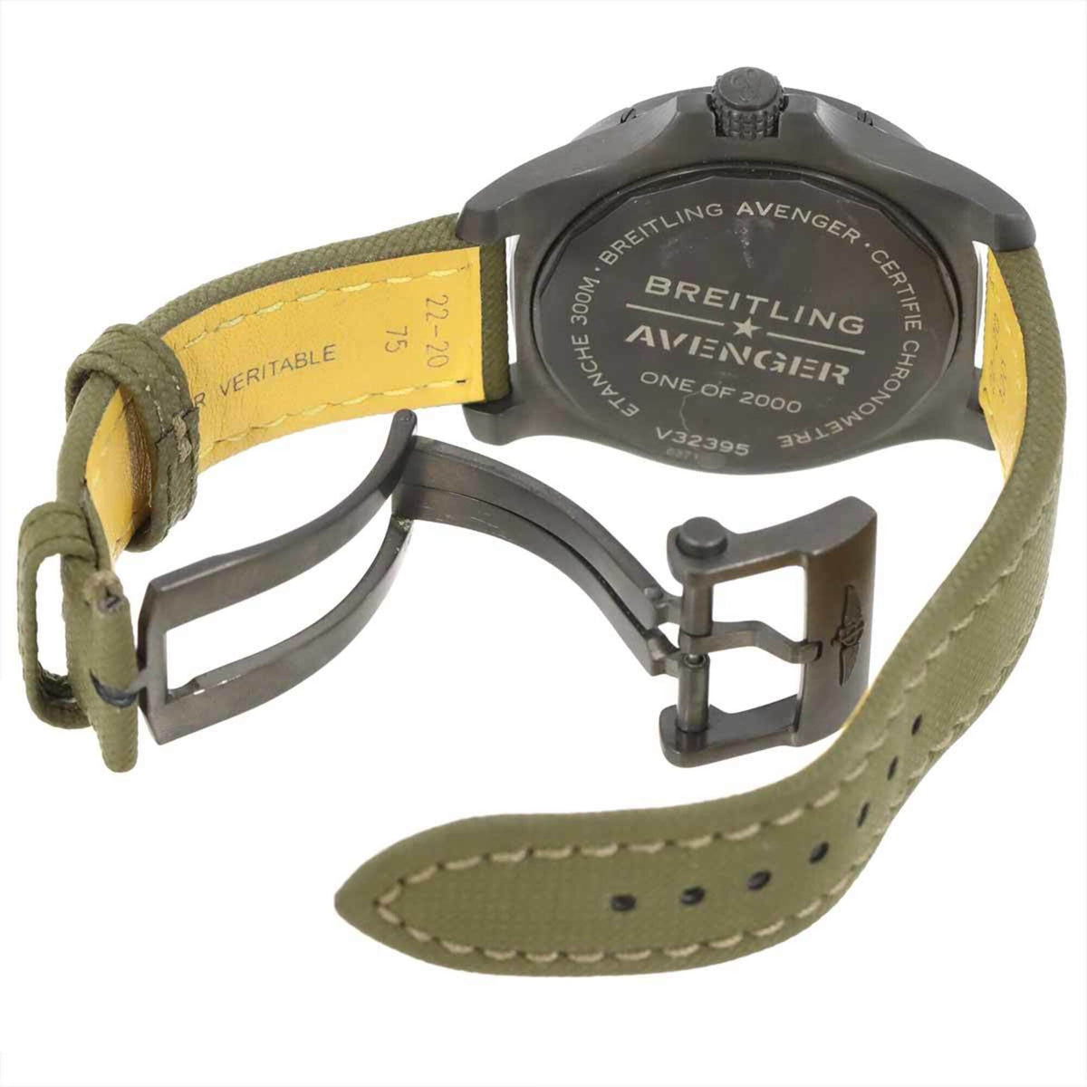 Breitling Avenger GMT 45 Night Mission V32395 Khaki Zifferblatt 44 mm Uhr