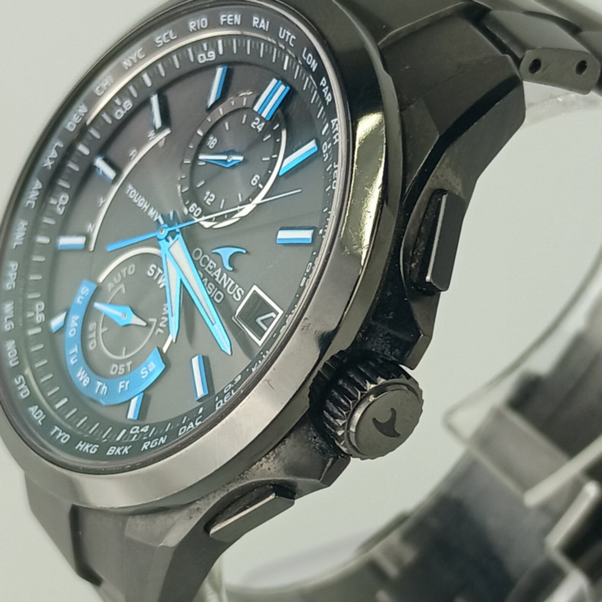 Montre analogique pour homme CASIO Oceanus OCWT2500B1AJF, cadran Noir et boîtier en titane