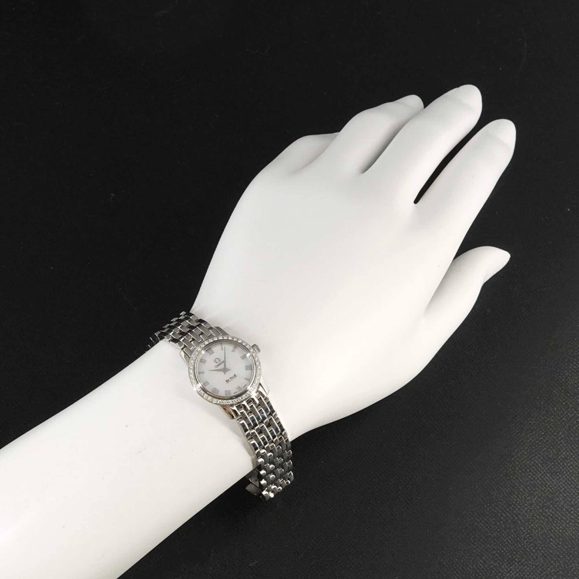 Omega De Ville 4575 71 Damenuhr, Diamantlünette, Weiß Zifferblatt, Quarz