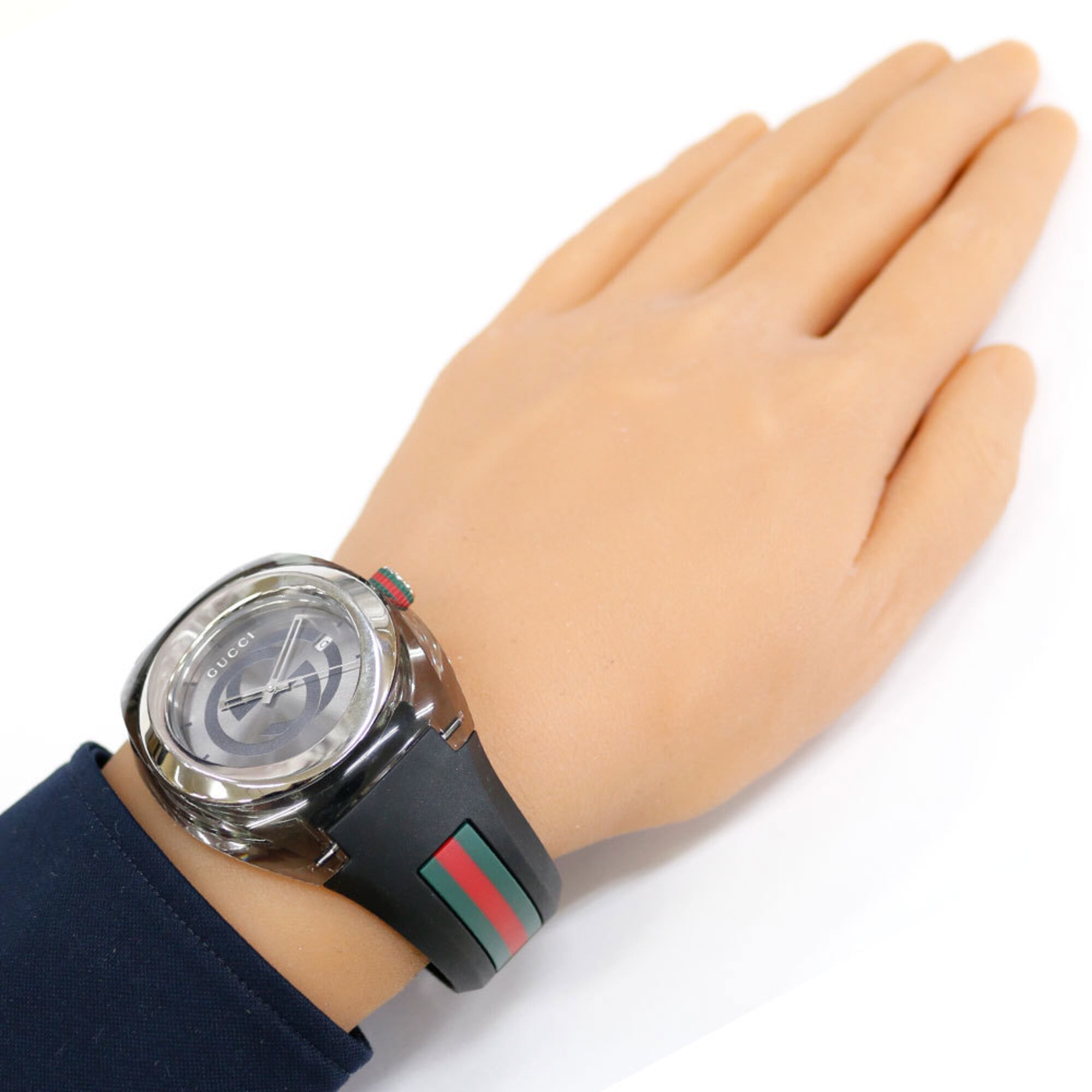 Gucci watch, stainless steel, quartz, men's, model YA137116 (137.1).