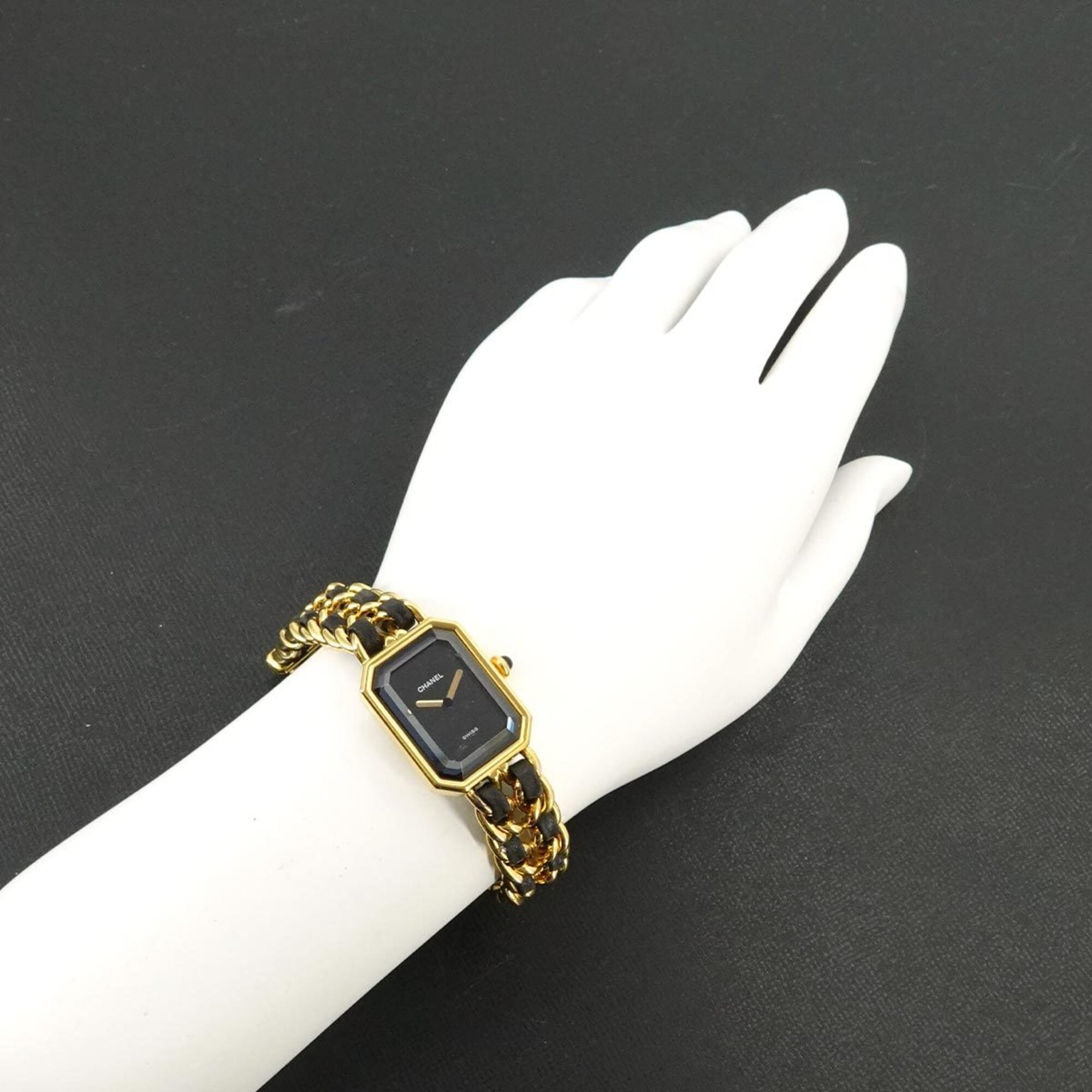 Chanel Premiere H0001 dameshorloge, maat M, zwart en goud, quartz uurwerk.