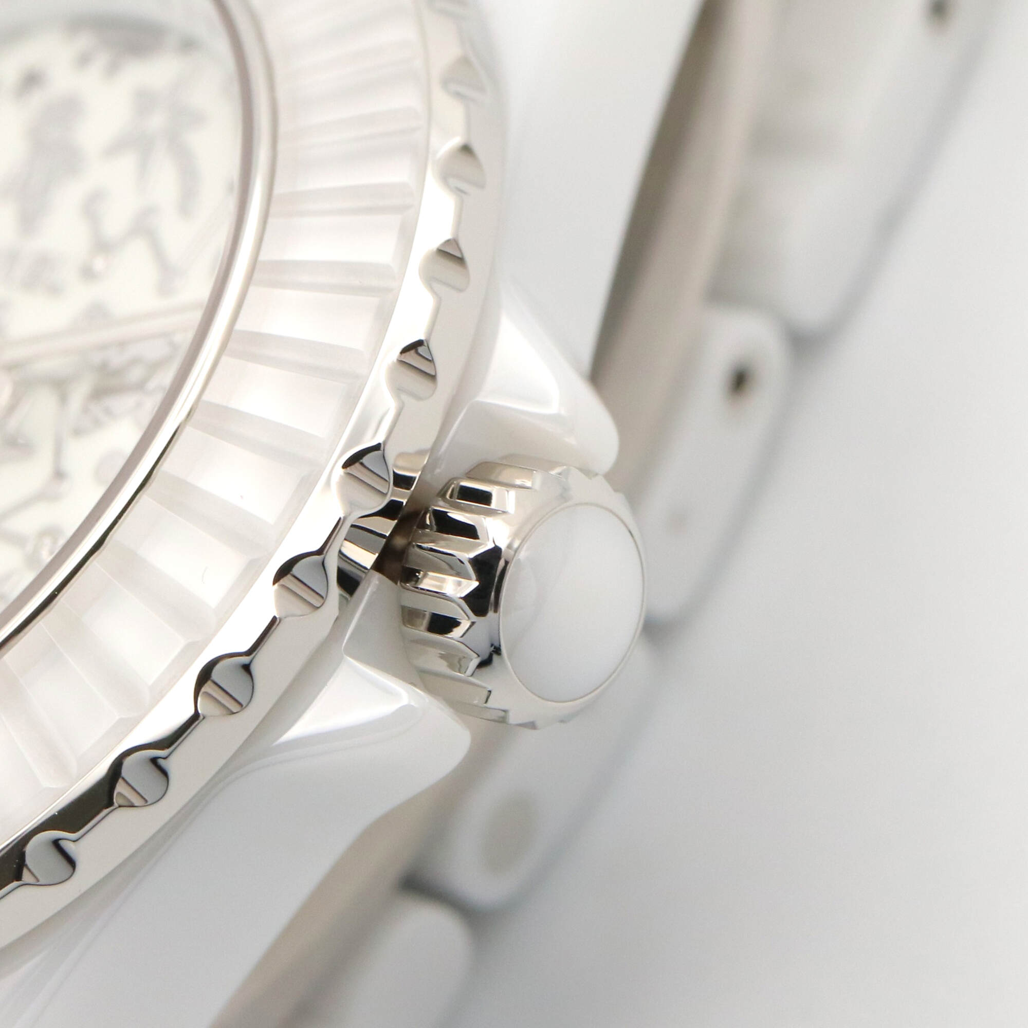 Montre Chanel J12 Cosmic en céramique pour femme, Blanc (H7990)